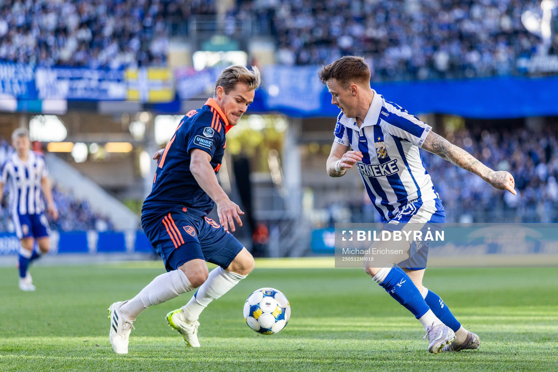 Djurgårdens Hampus Finndell och IFK Göteborgs Tobias Heintz under fotbollsmatchen i Allsvenskan mellan IFK Göteborg och Djurgården den 12 maj 2025 i Göteborg.