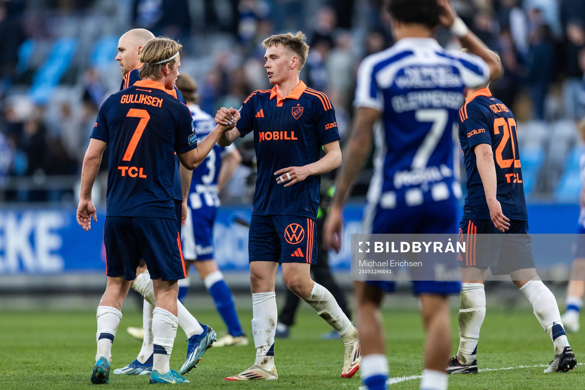 Djurgårdens Tobias Gulliksen och Santeri Haarala jublar efter fotbollsmatchen i Allsvenskan mellan IFK Göteborg och Djurgården den 12 maj 2025 i Göteborg.