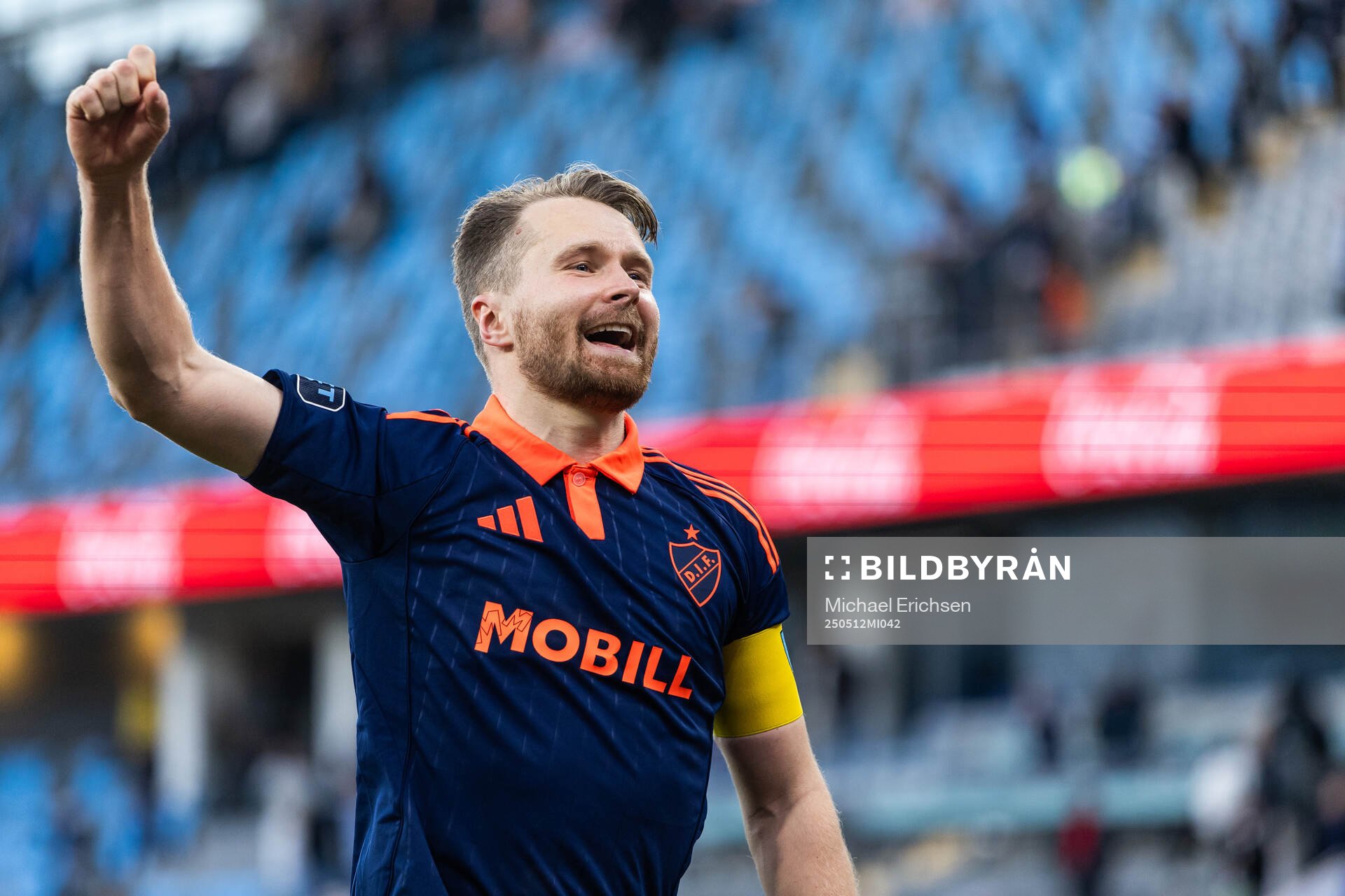 Djurgårdens Jacob Une jublar efter fotbollsmatchen i Allsvenskan mellan IFK Göteborg och Djurgården den 12 maj 2025 i Göteborg. 