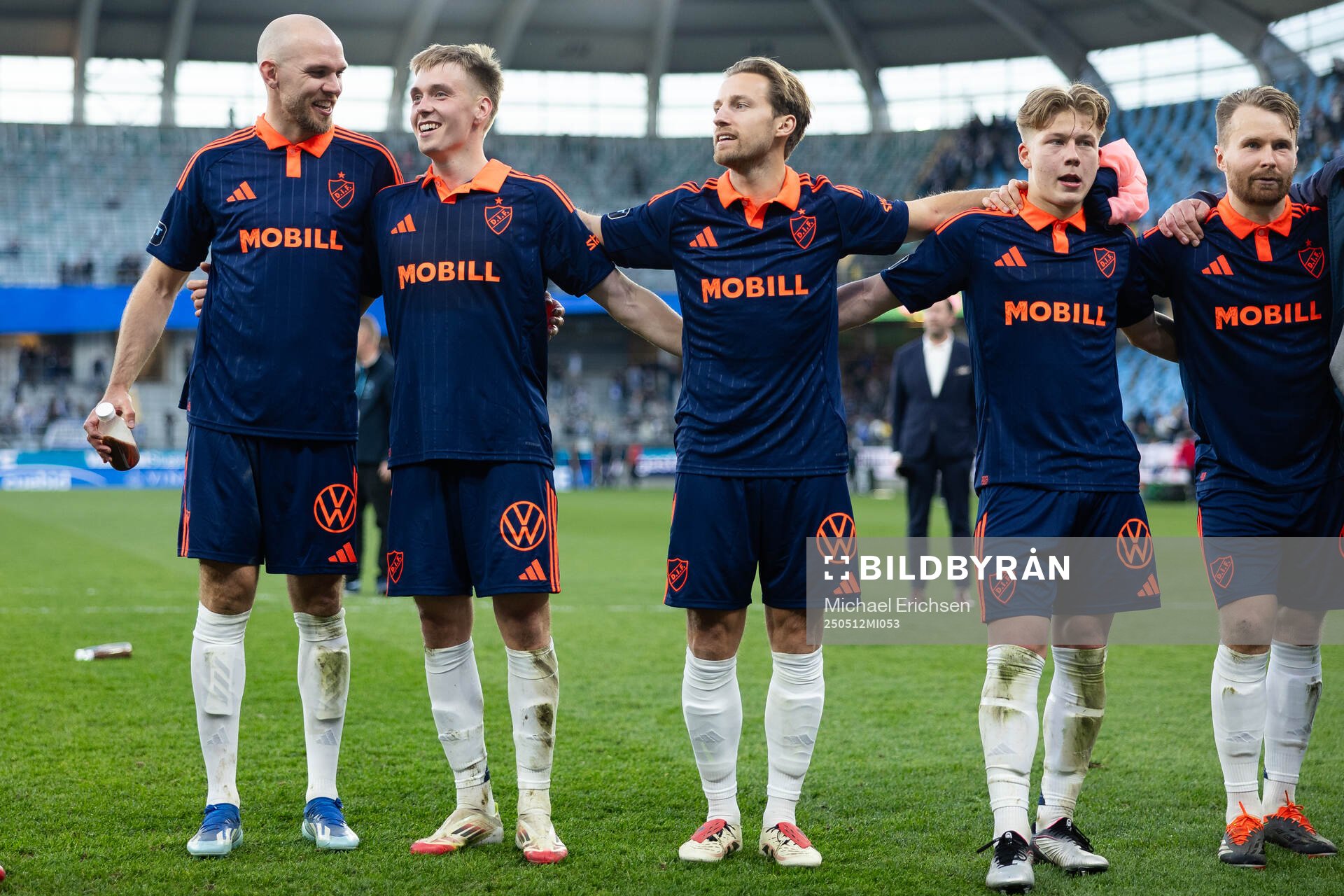Djurgårdens spelare jublar efter fotbollsmatchen i Allsvenskan mellan IFK Göteborg och Djurgården den 12 maj 2025 i Göteborg. 