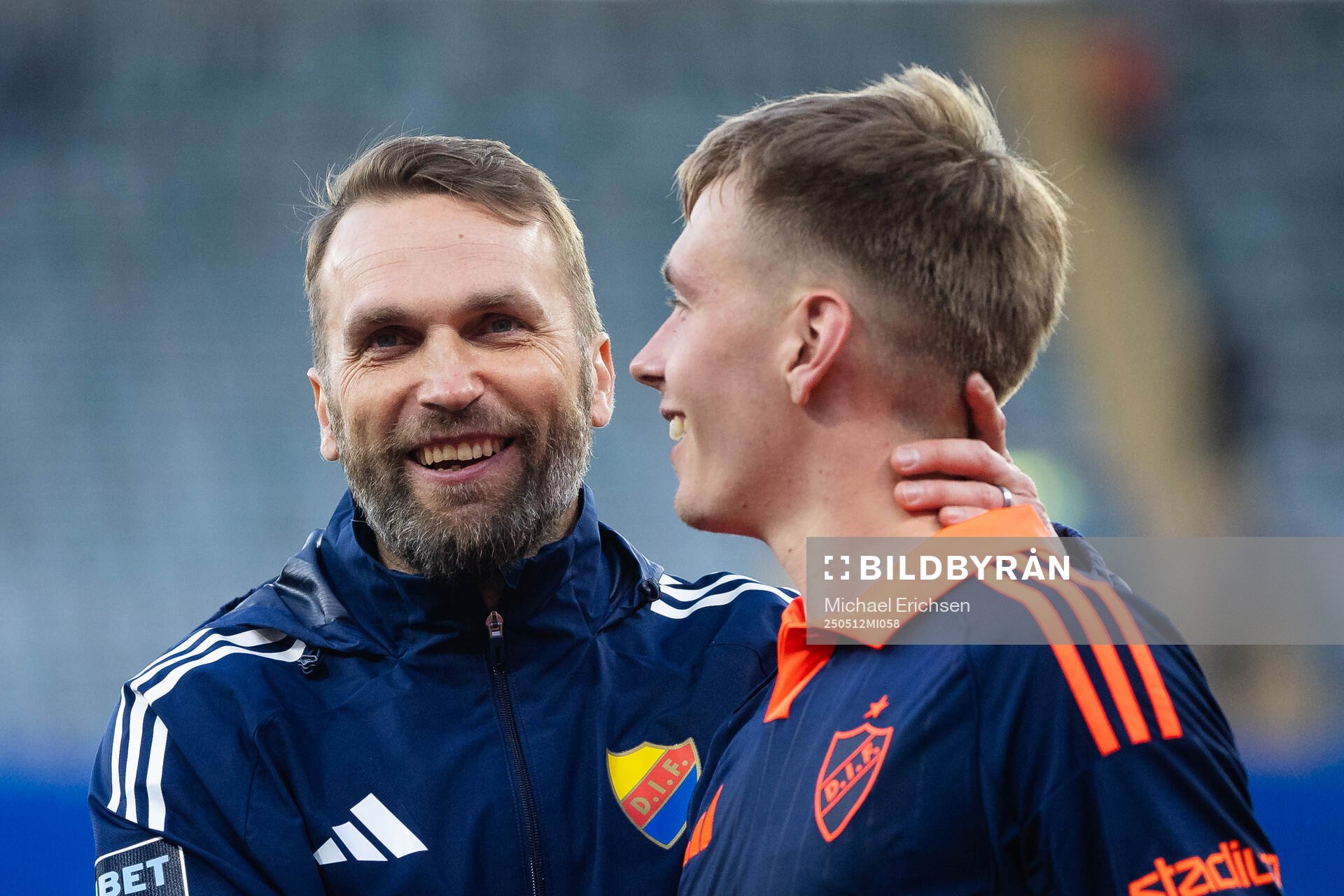 Djurgårdens tränare Jani Honkavaara och Santeri Haarala jublar efter fotbollsmatchen i Allsvenskan mellan IFK Göteborg och Djurgården den 12 maj 2025 i Göteborg.