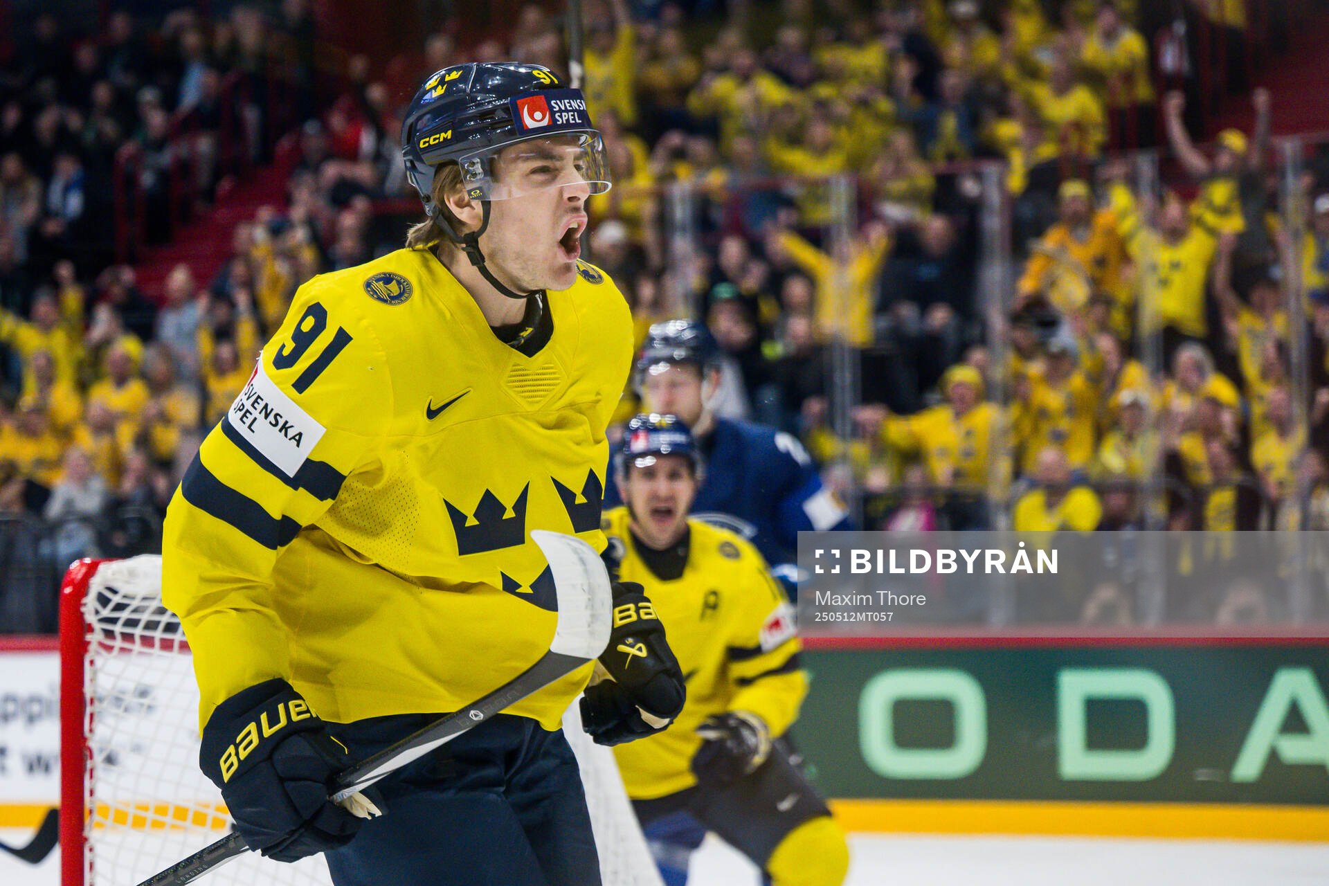 Leo Carlsson of Sweden celebrates