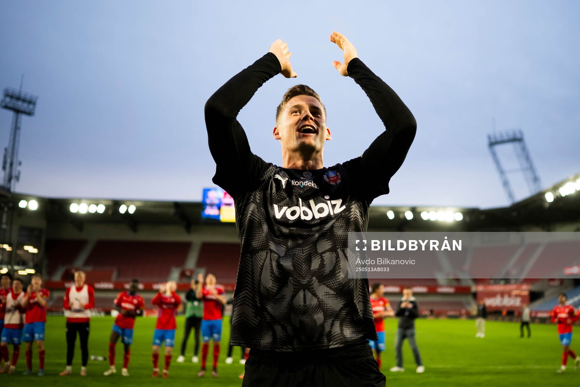 Helsingborgs målvakt Johan Brattberg jublar efter slutsignalen under fotbollsmatchen i Superettan mellan Helsingborg och Brage den 13 maj 2025 i Helsingborg.