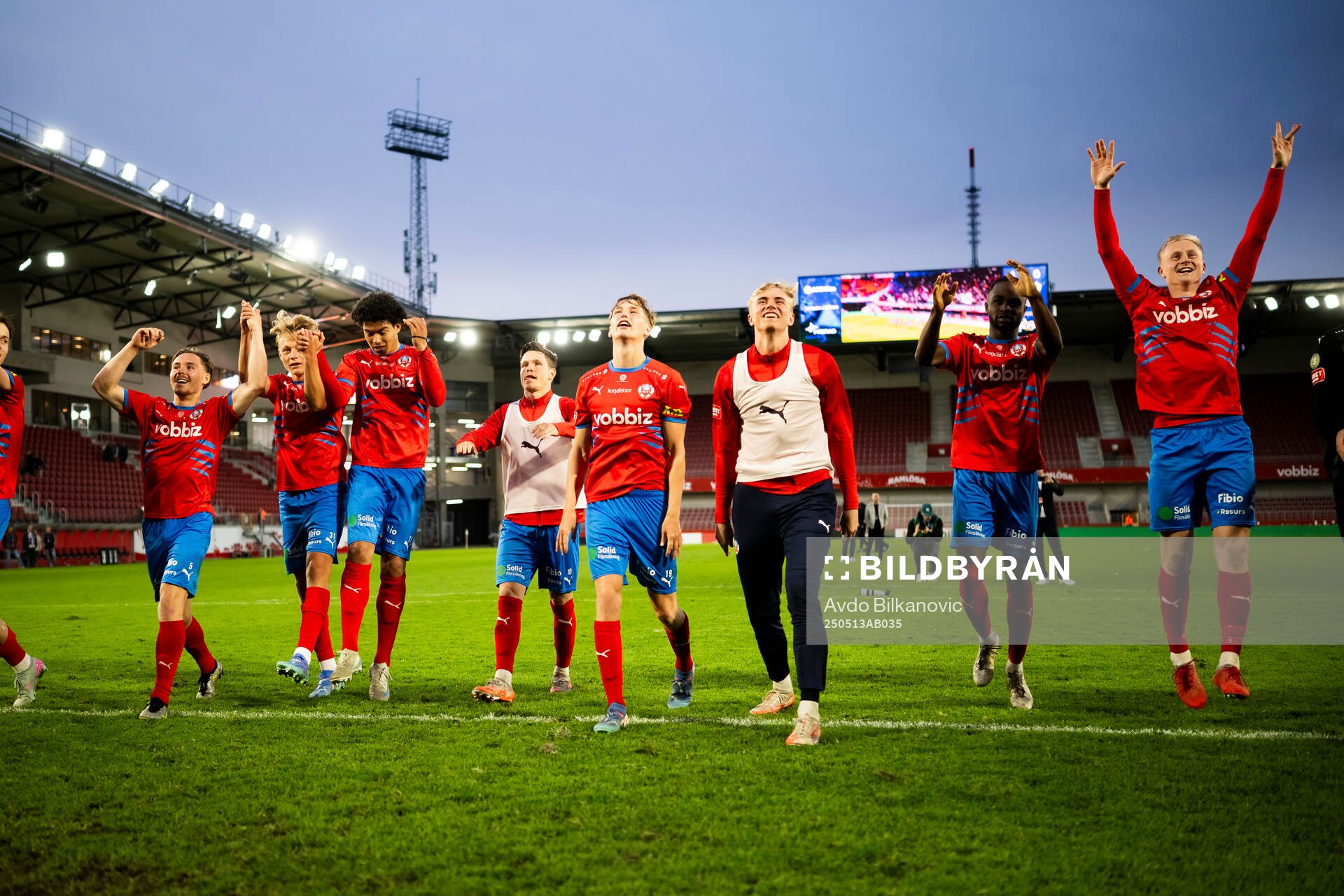 Helsingborgs spelare jublar efter slutsignalen under fotbollsmatchen i Superettan mellan Helsingborg och Brage den 13 maj 2025 i Helsingborg.