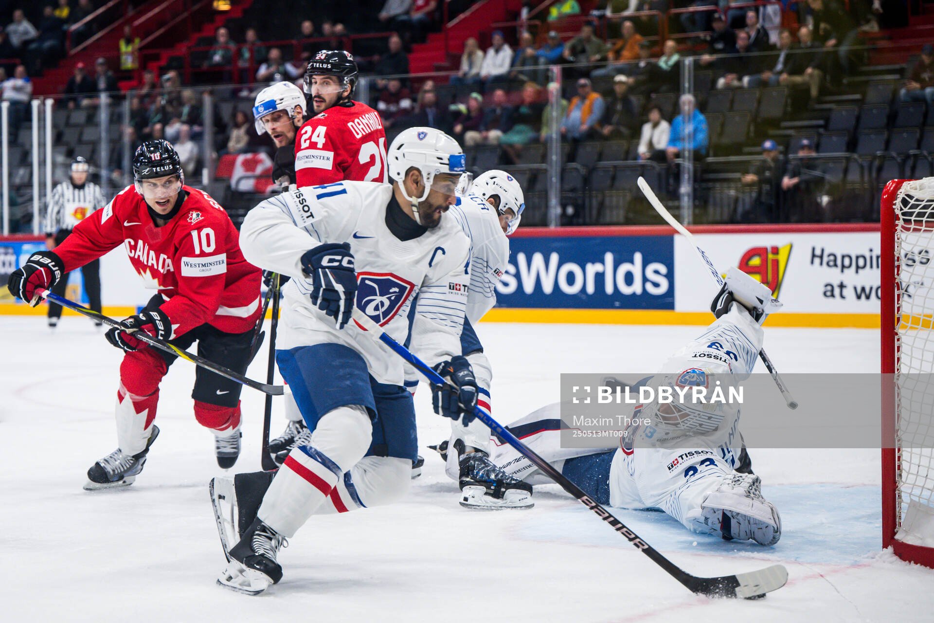 Goaltender Julian Junca of France