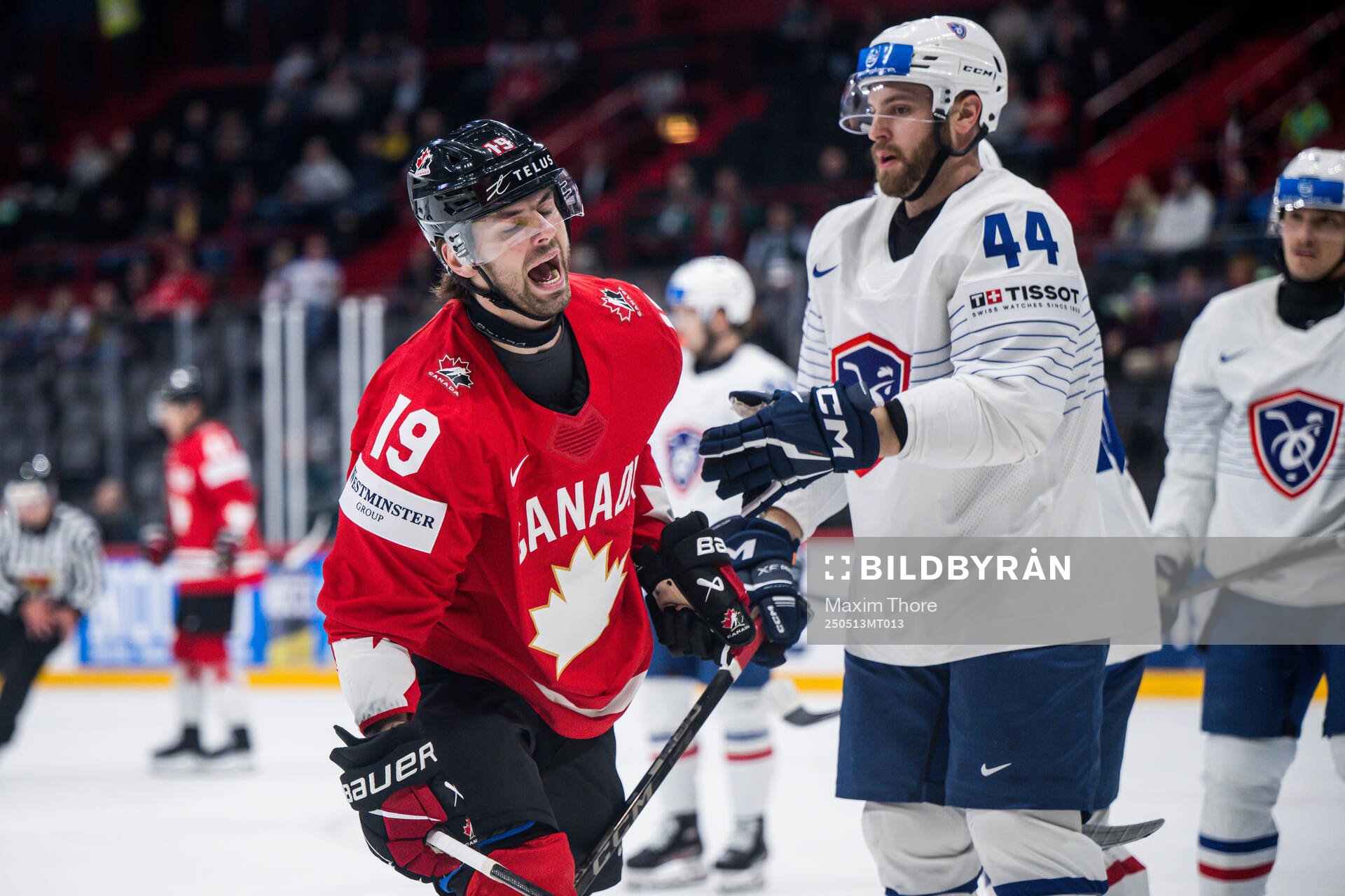 Adam Fantilli of Canada and Kevin Spinozzi of France