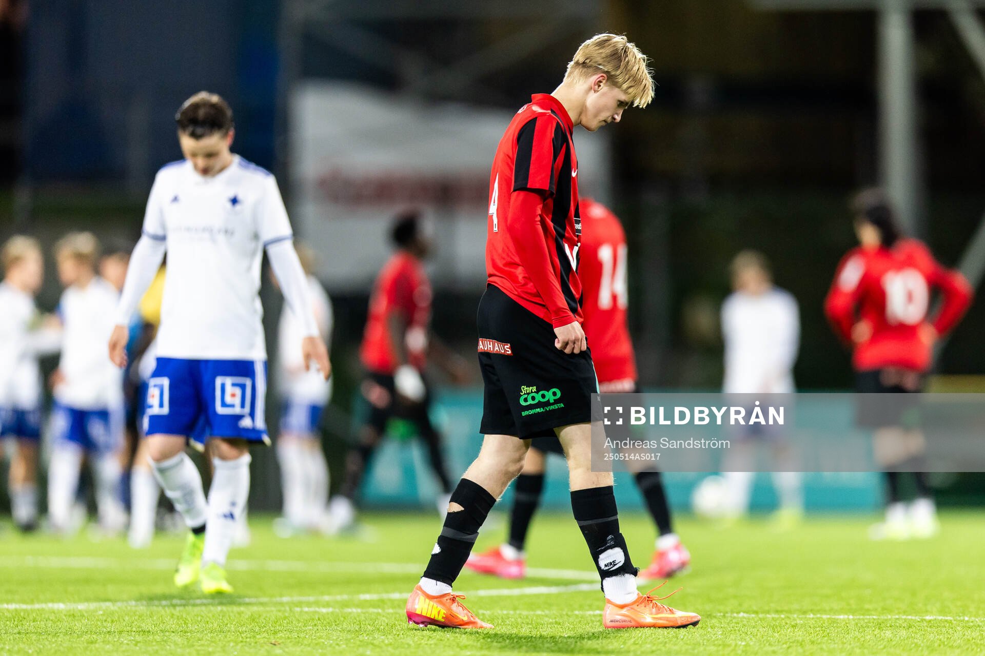 Brommapojkarnas Rasmus Bergvall deppar