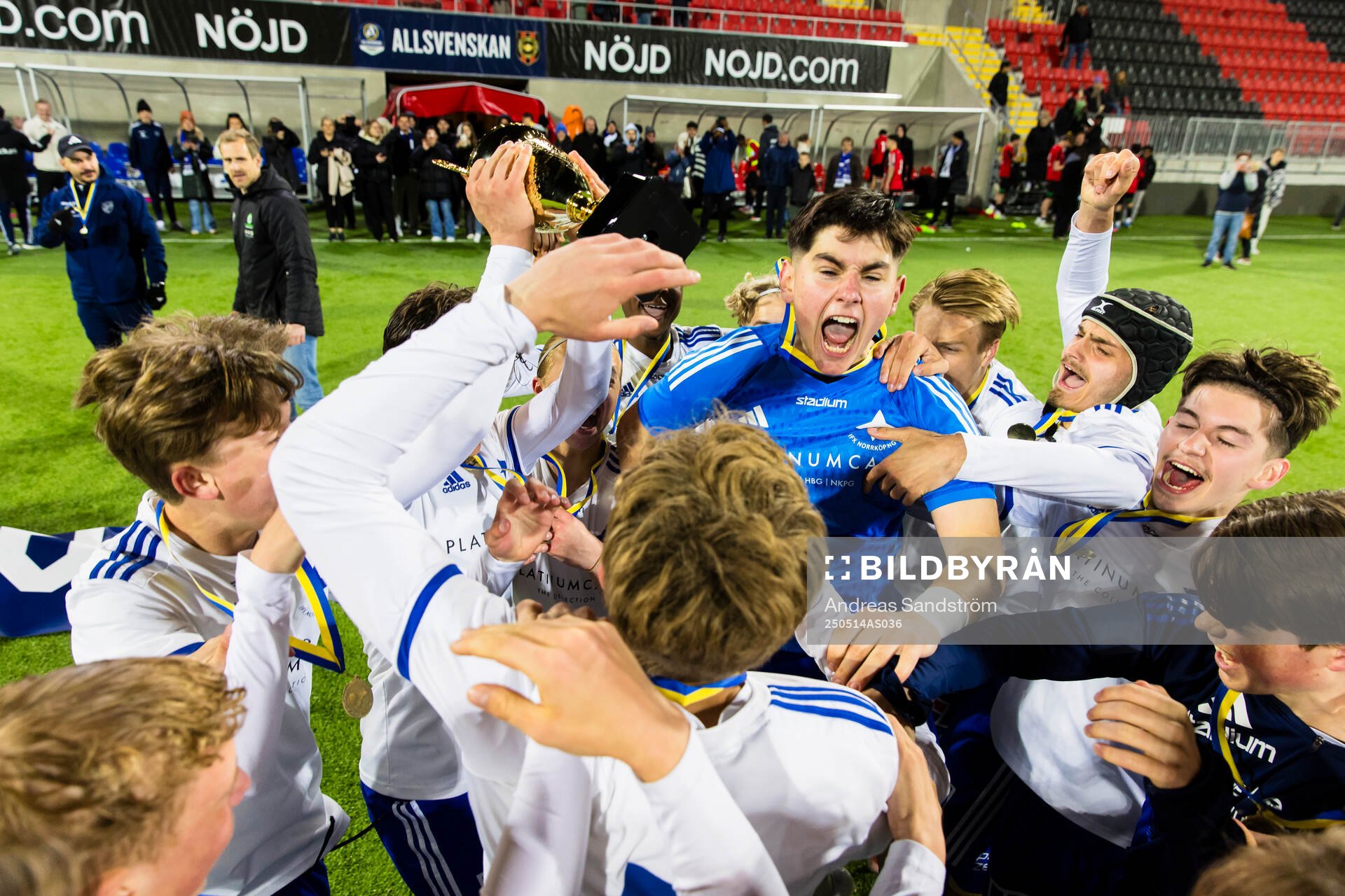 IFK Norrköpings spelare jublar