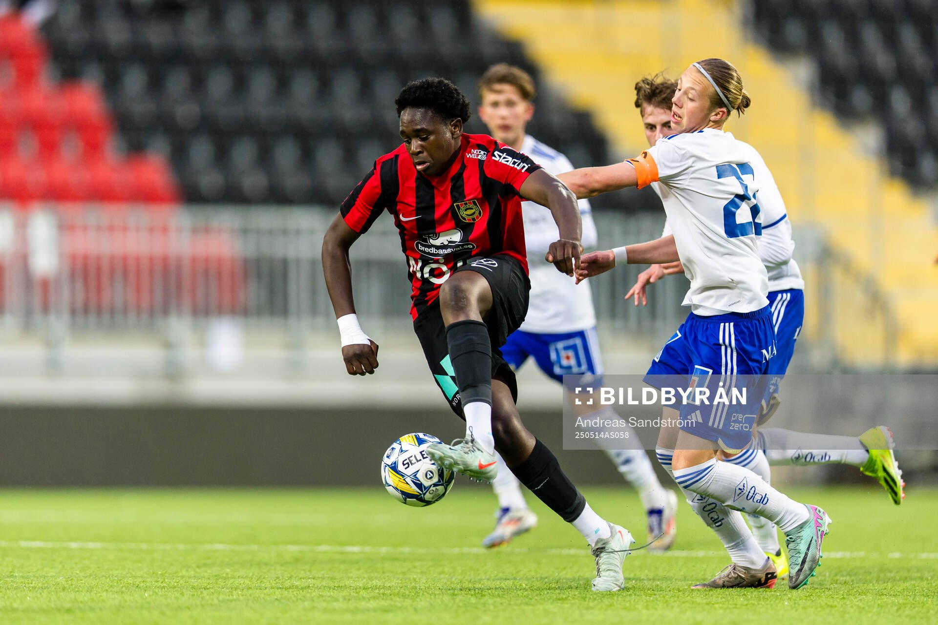 IFK Norrköpings Elton Wahlberg jagar Brommapojkarnas Nazif