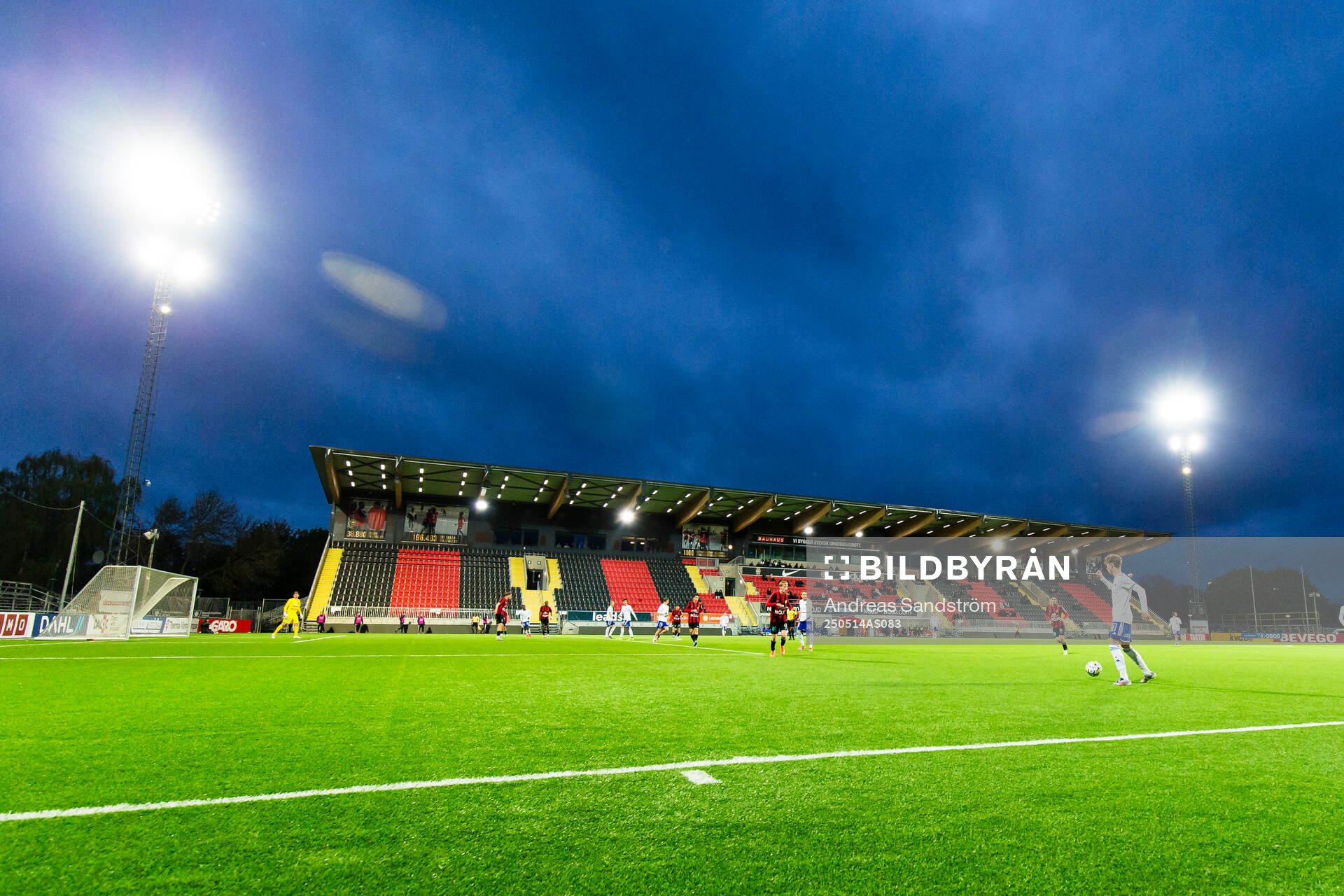 Vy över Grimsta IP under finalen i ligacupen för P17 mellan Brommapojkarna och IFK Norrköping den 14 maj 2025 i Stockholm.