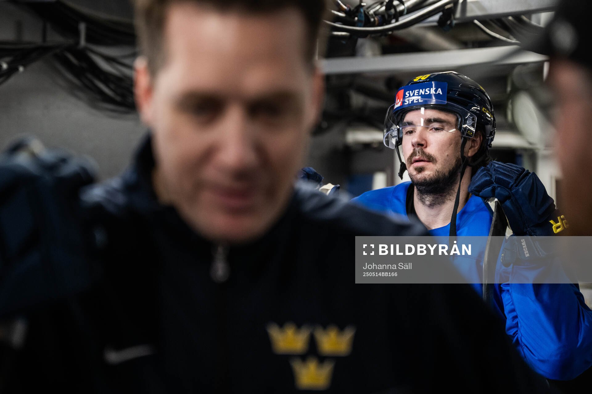 Head coach Sam Hallam and Marcus Johansson of Sweden at a