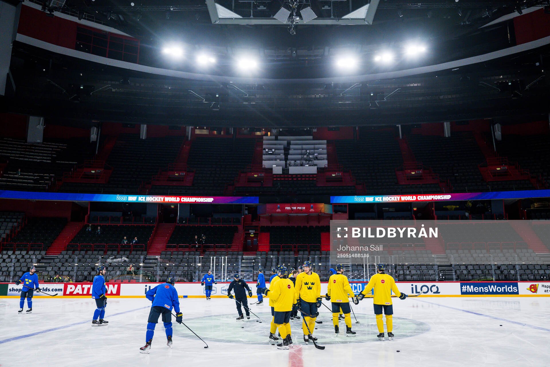 Players of Sweden at a practice session