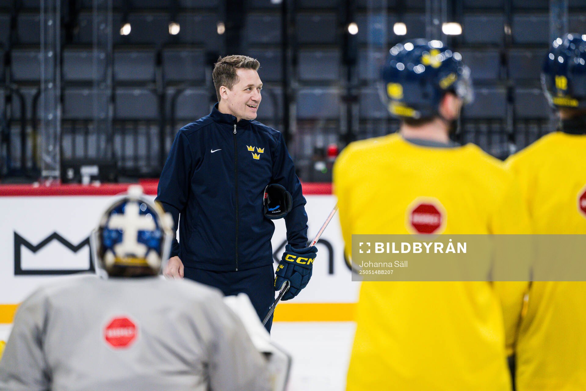 Head coach Sam Hallam of Sweden at a practice session