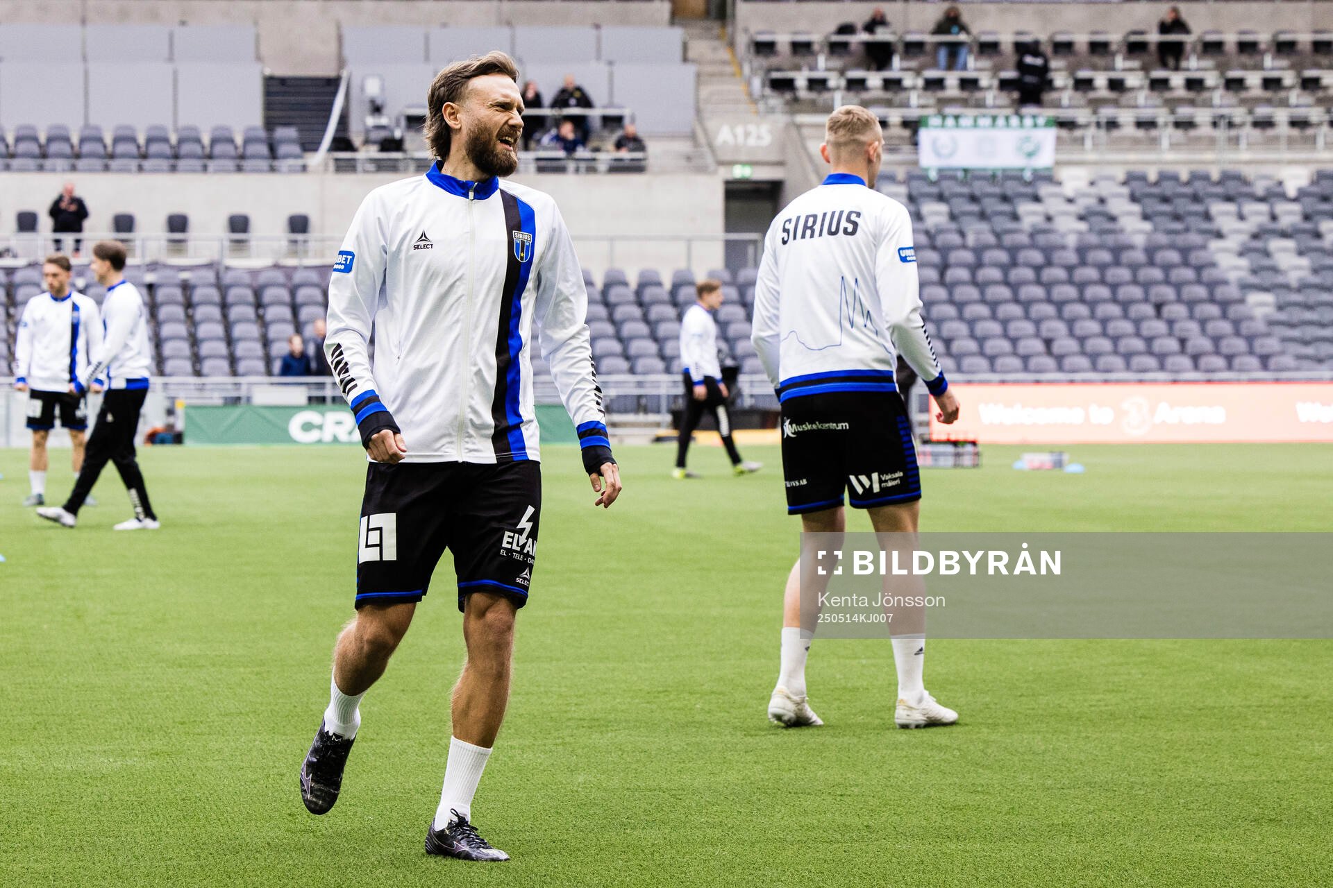 Sirius Simon Sandberg under uppvärmningen inför fotbollsmatchen i Allsvenskan mellan Hammarby och Sirius den 14 maj 2025 i Stockholm. 