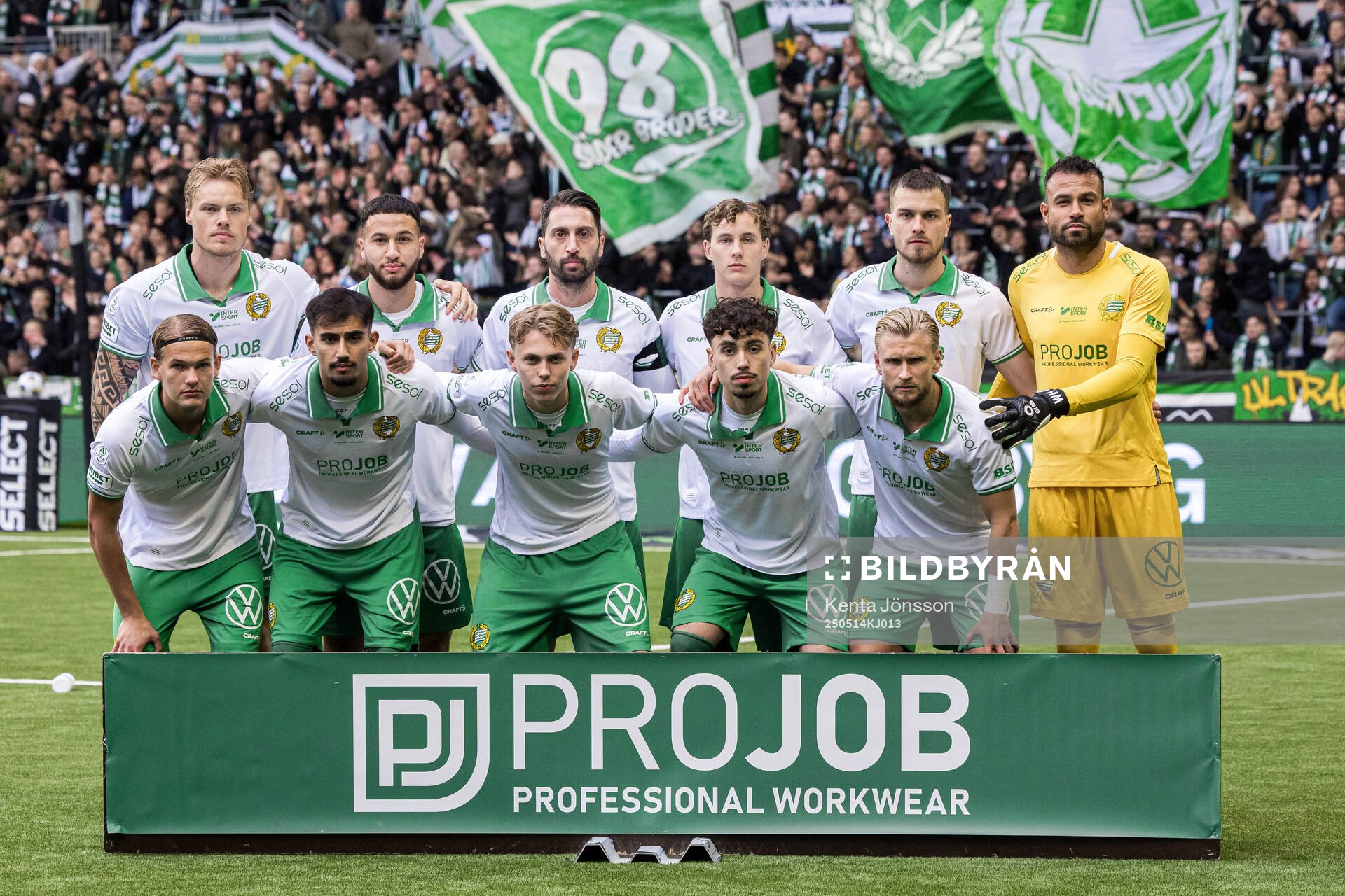 Hammarbys startelva poserar för en lagbild inför fotbollsmatchen i Allsvenskan mellan Hammarby och Sirius den 14 maj 2025 i Stockholm. 
