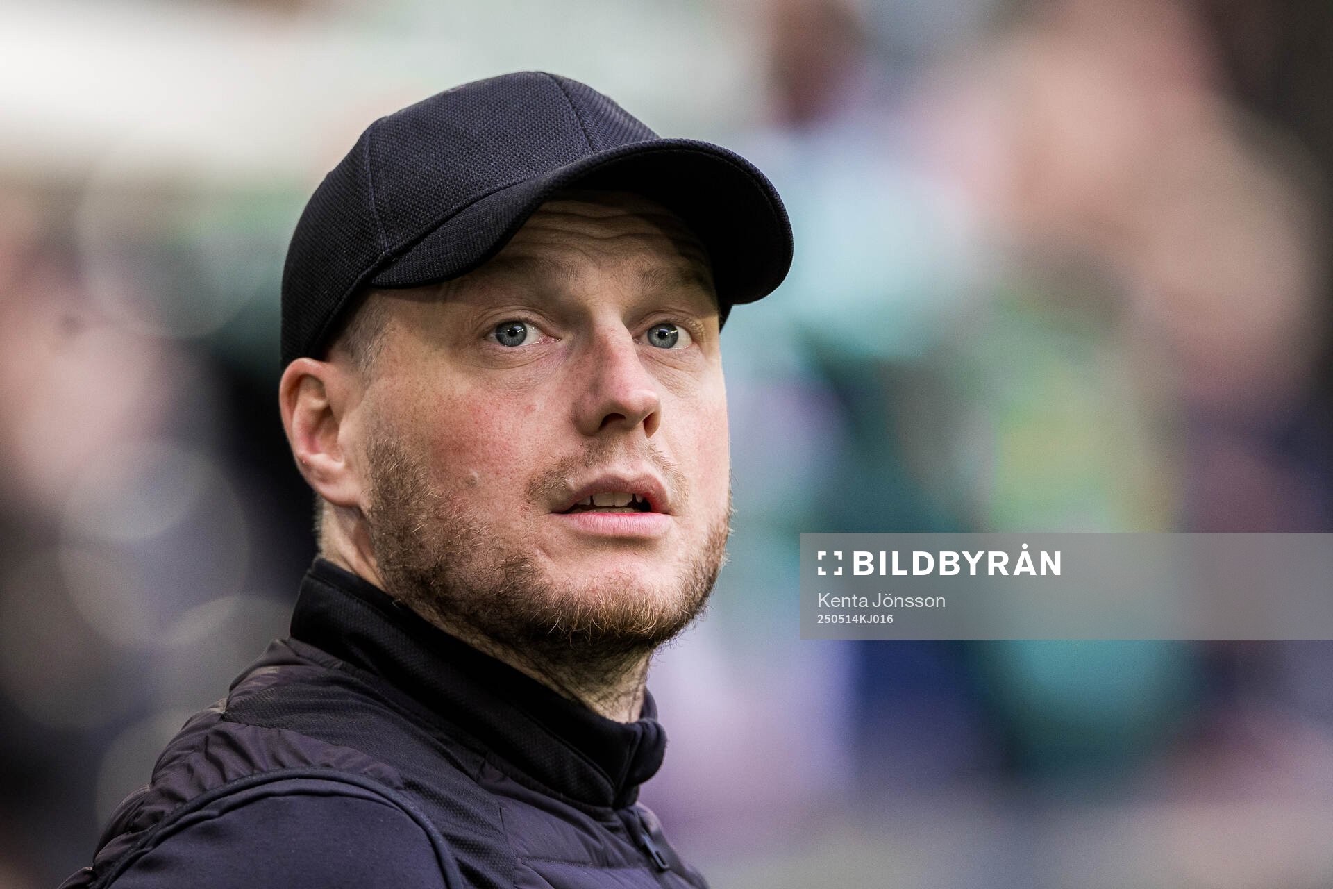 Hammarbys tränare Kim Hellberg under fotbollsmatchen i Allsvenskan mellan Hammarby och Sirius den 14 maj 2025 i Stockholm. 