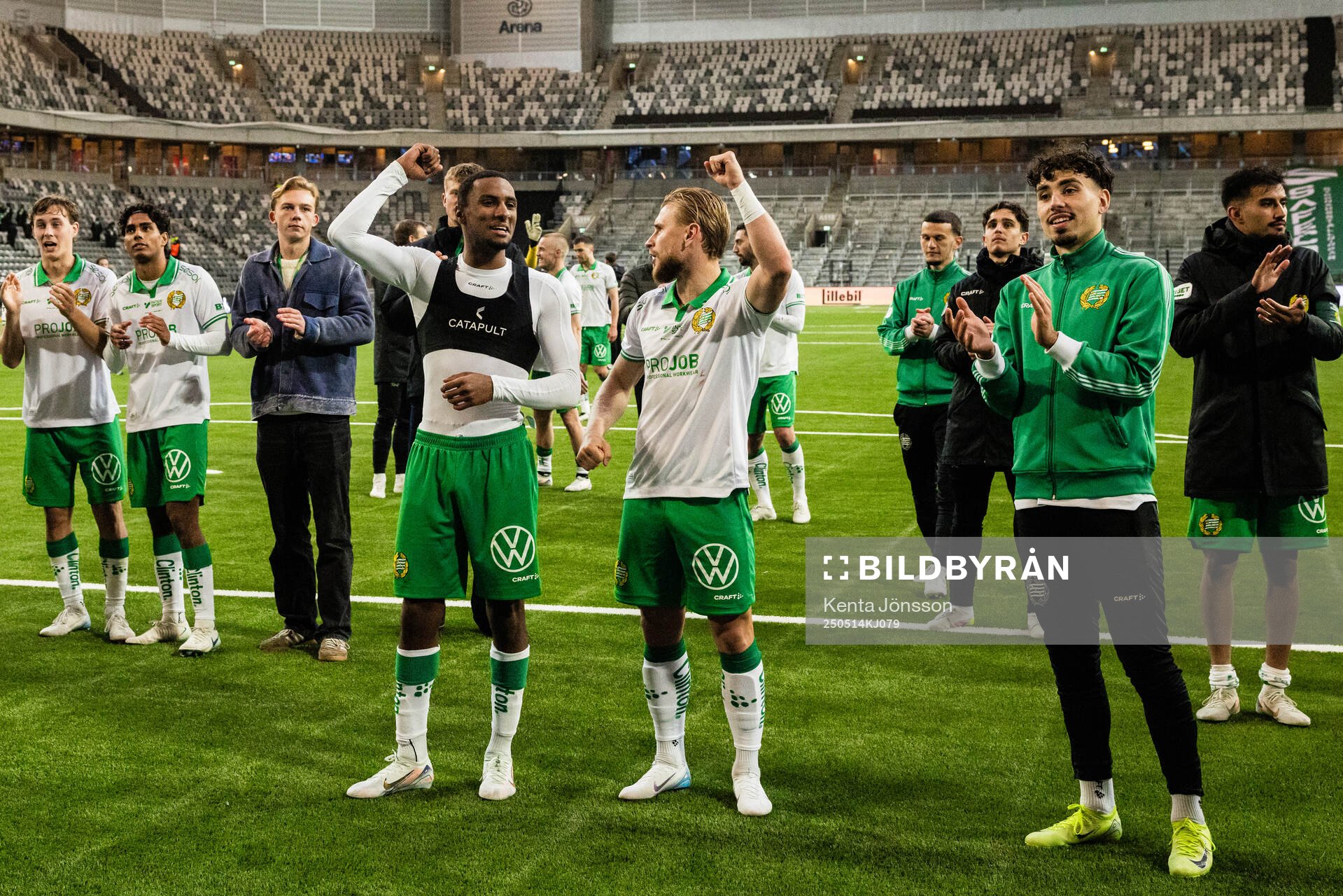 Hammarbys Paulos Abraham, Simon Strand och Sebastian Tounekti jublar efter fotbollsmatchen i Allsvenskan mellan Hammarby och Sirius den 14 maj 2025 i Stockholm.