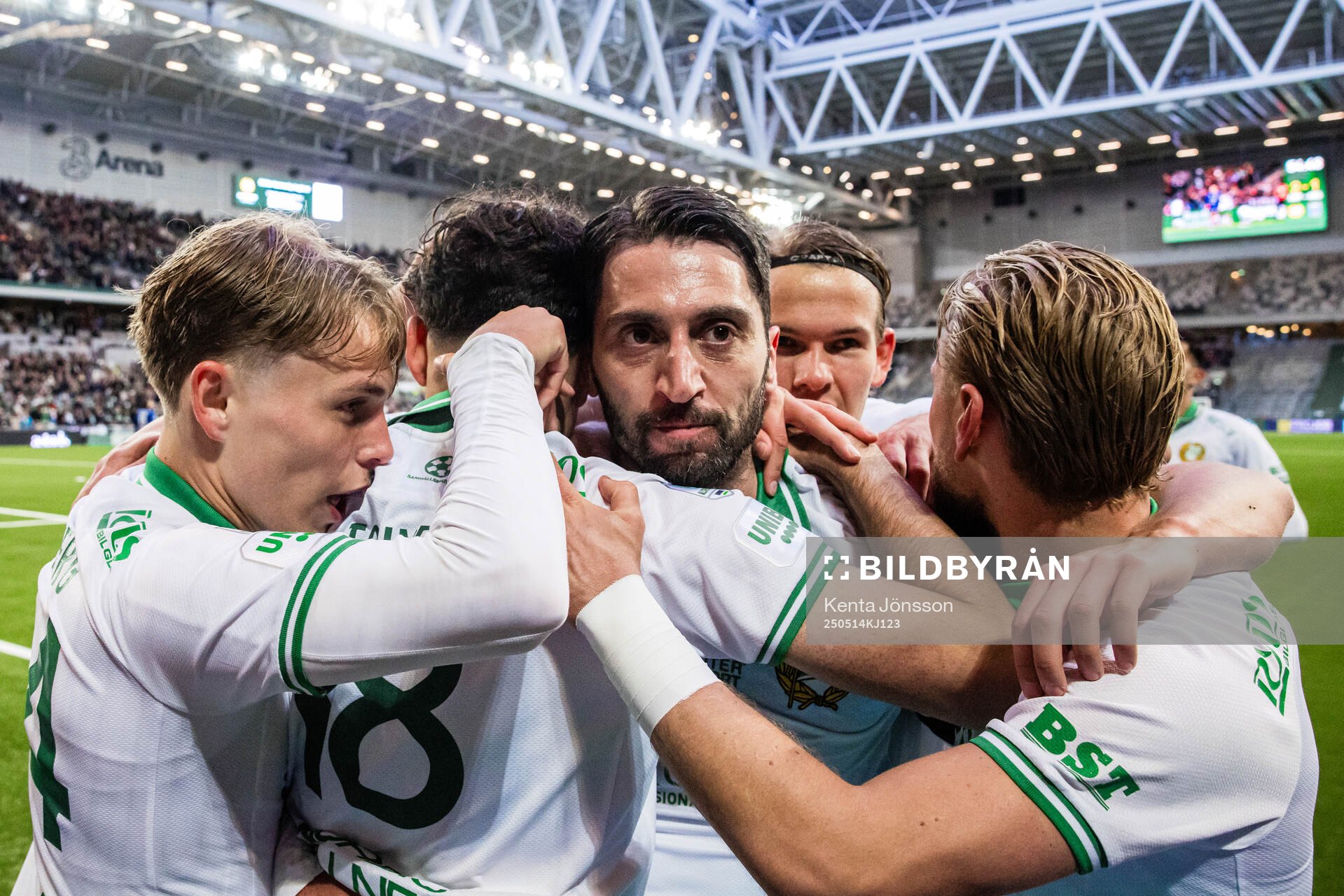 Hammarbys Nahir Besara jublar Wilson Lindberg Uhrström,