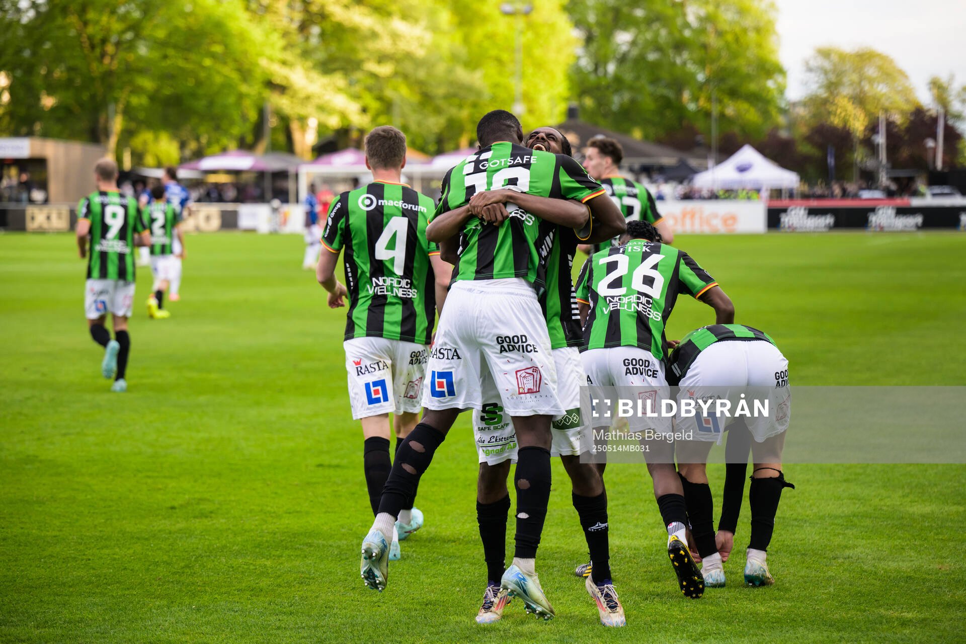 GAISs Ibrahim Diabate och Harun Ibrahim jublar efter 1-2 målet under fotbollsmatchen i Allsvenskan mellan Halmstad och GAIS den 14 maj 2025 i Halmstad.
