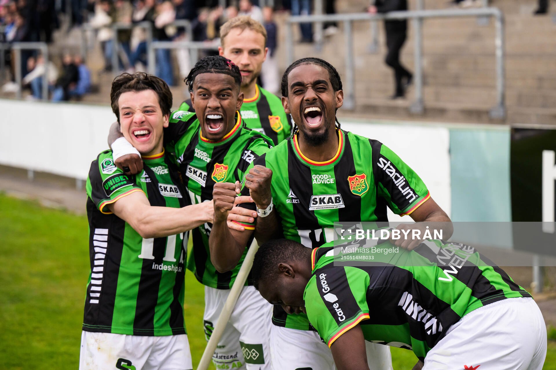 GAIS Matteo de Brienne, Chovanie Shakur Amatkarijo, Harun Ibrahim och Ibrahim Diabate jublar efter 1-2 målet under fotbollsmatchen i Allsvenskan mellan Halmstad och GAIS den 14 maj 2025 i Halmstad.