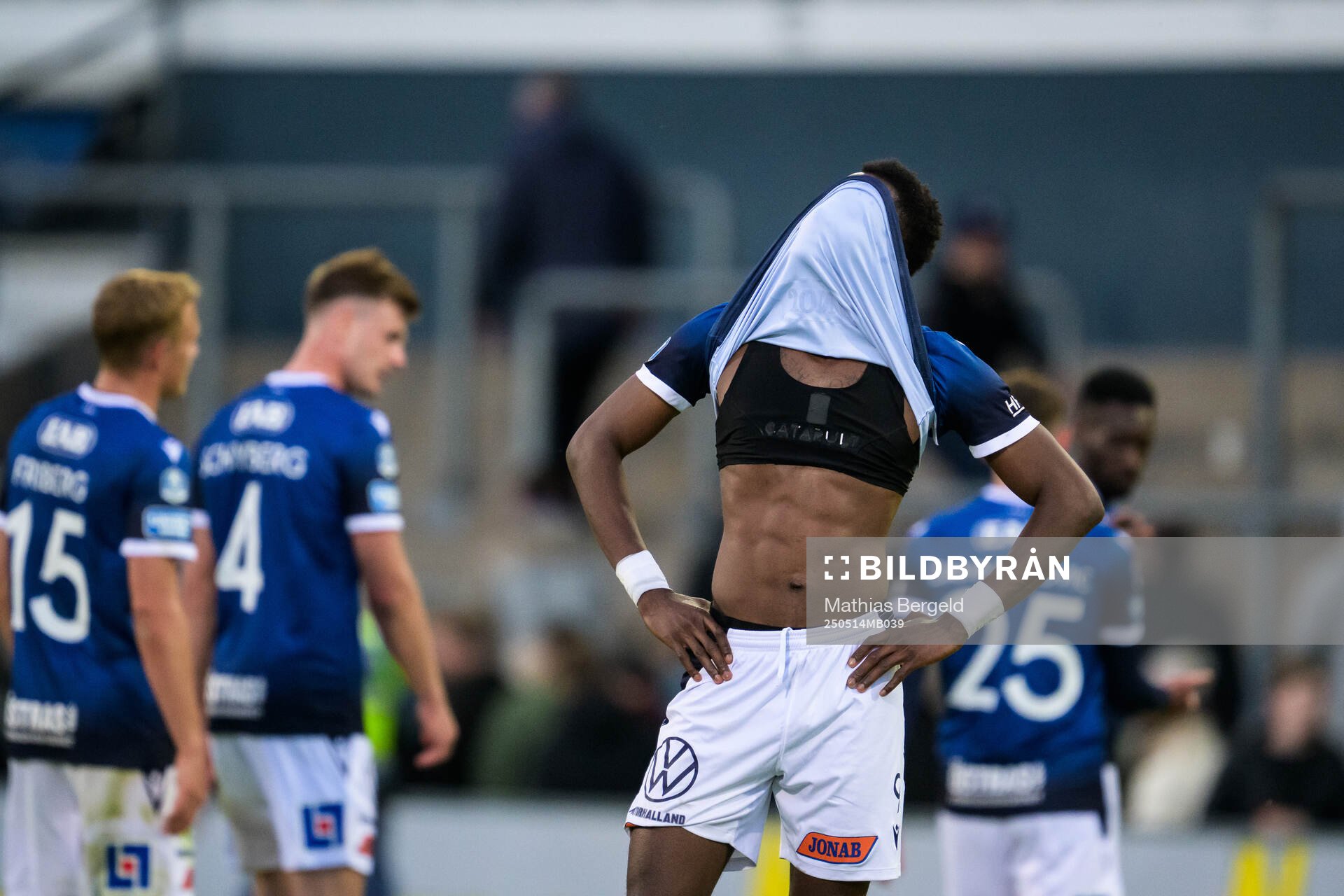 Halmstads Yannick Agnero deppar