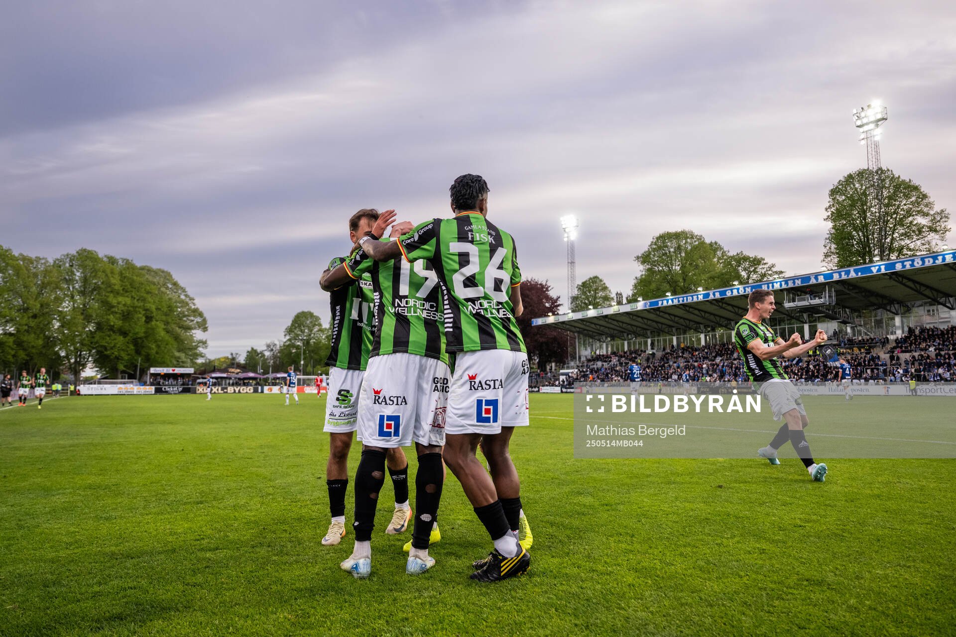 GAIS Ibrahim Diabate jublar med Edvin Becirovic och