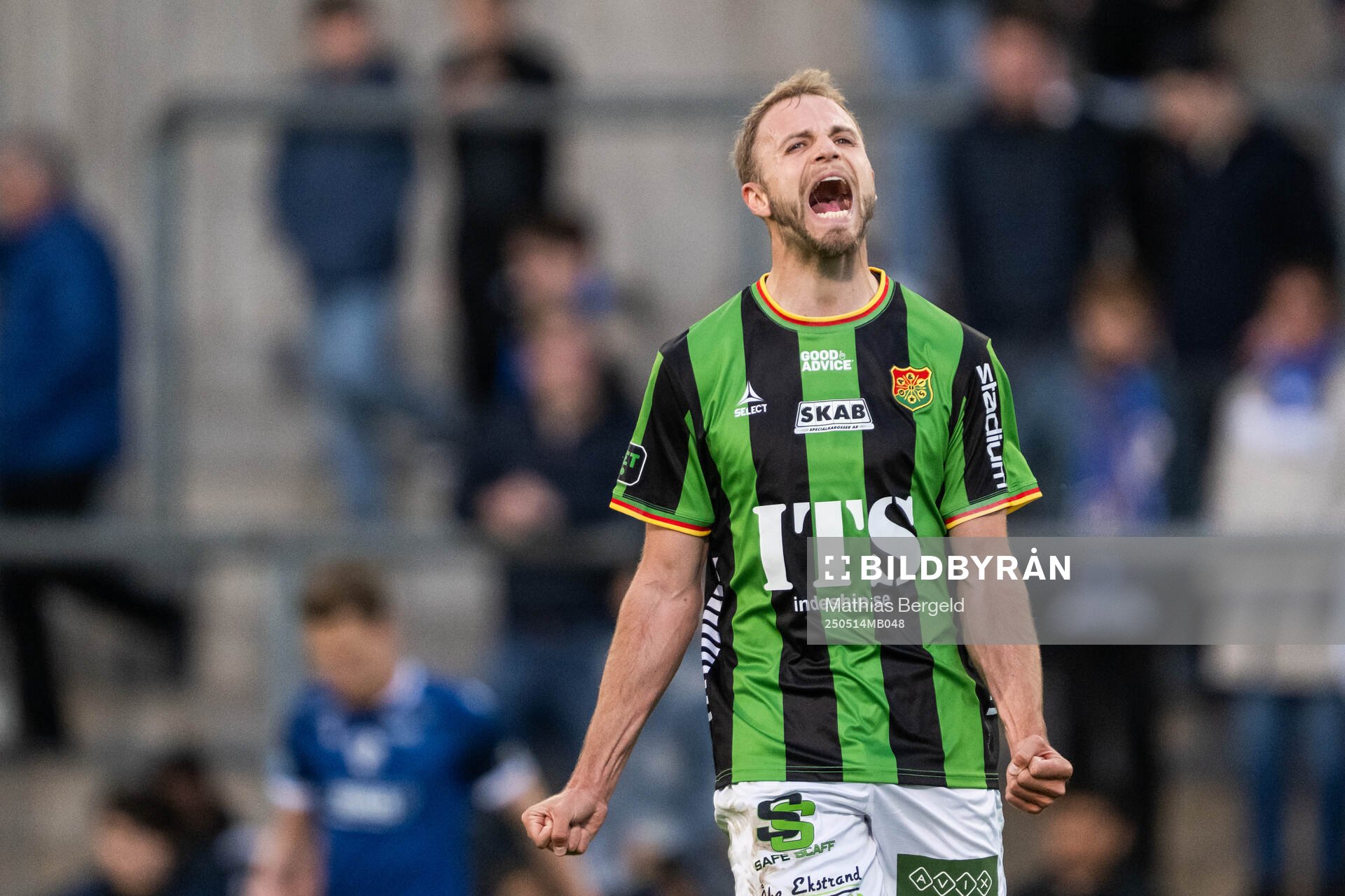 GAIS Gustav Lundgren jublar efter fotbollsmatchen i Allsvenskan mellan Halmstad och GAIS den 14 maj 2025 i Halmstad. 