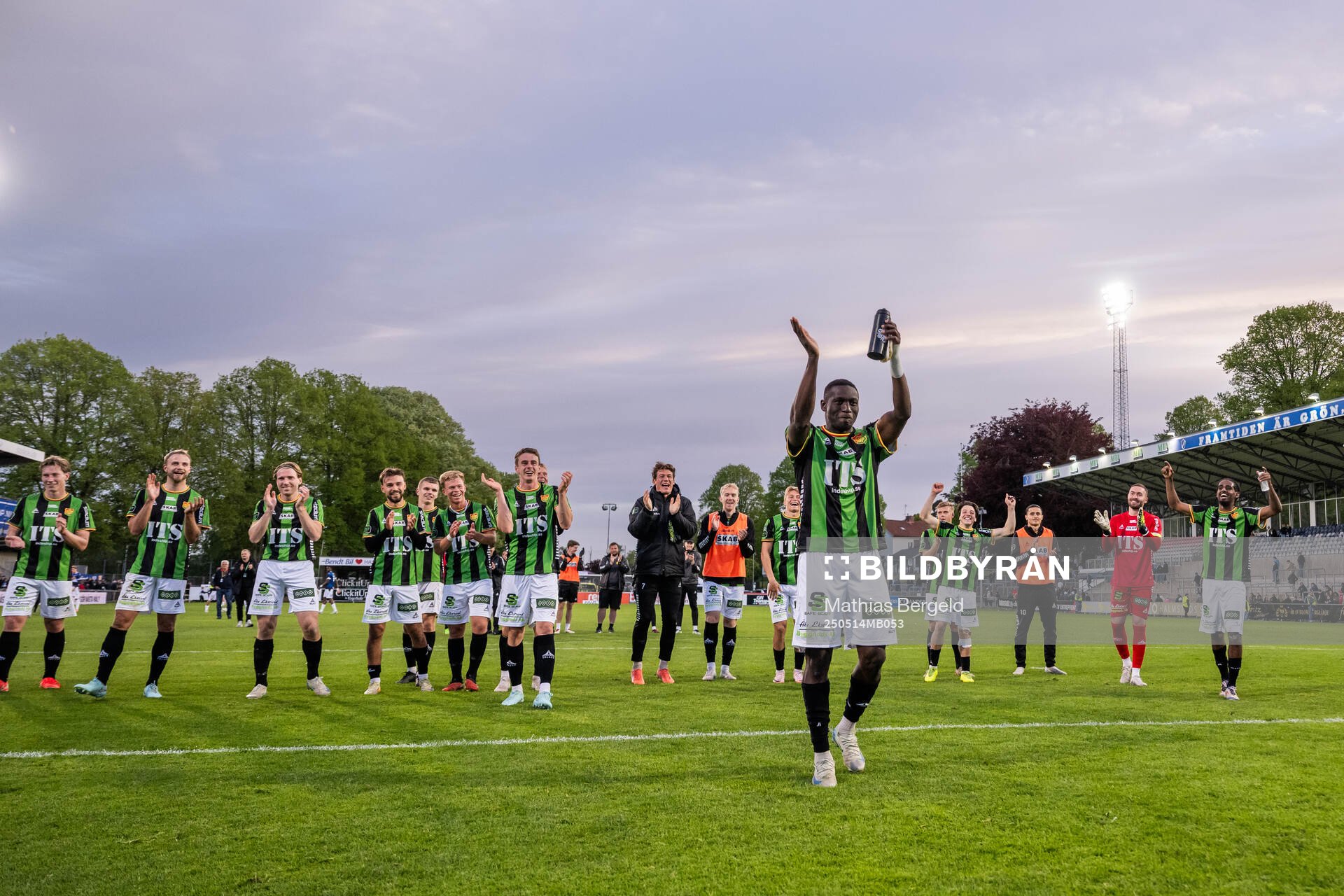 GAIS Ibrahim Diabate jublar efter fotbollsmatchen i Allsvenskan mellan Halmstad och GAIS den 14 maj 2025 i Halmstad. 
