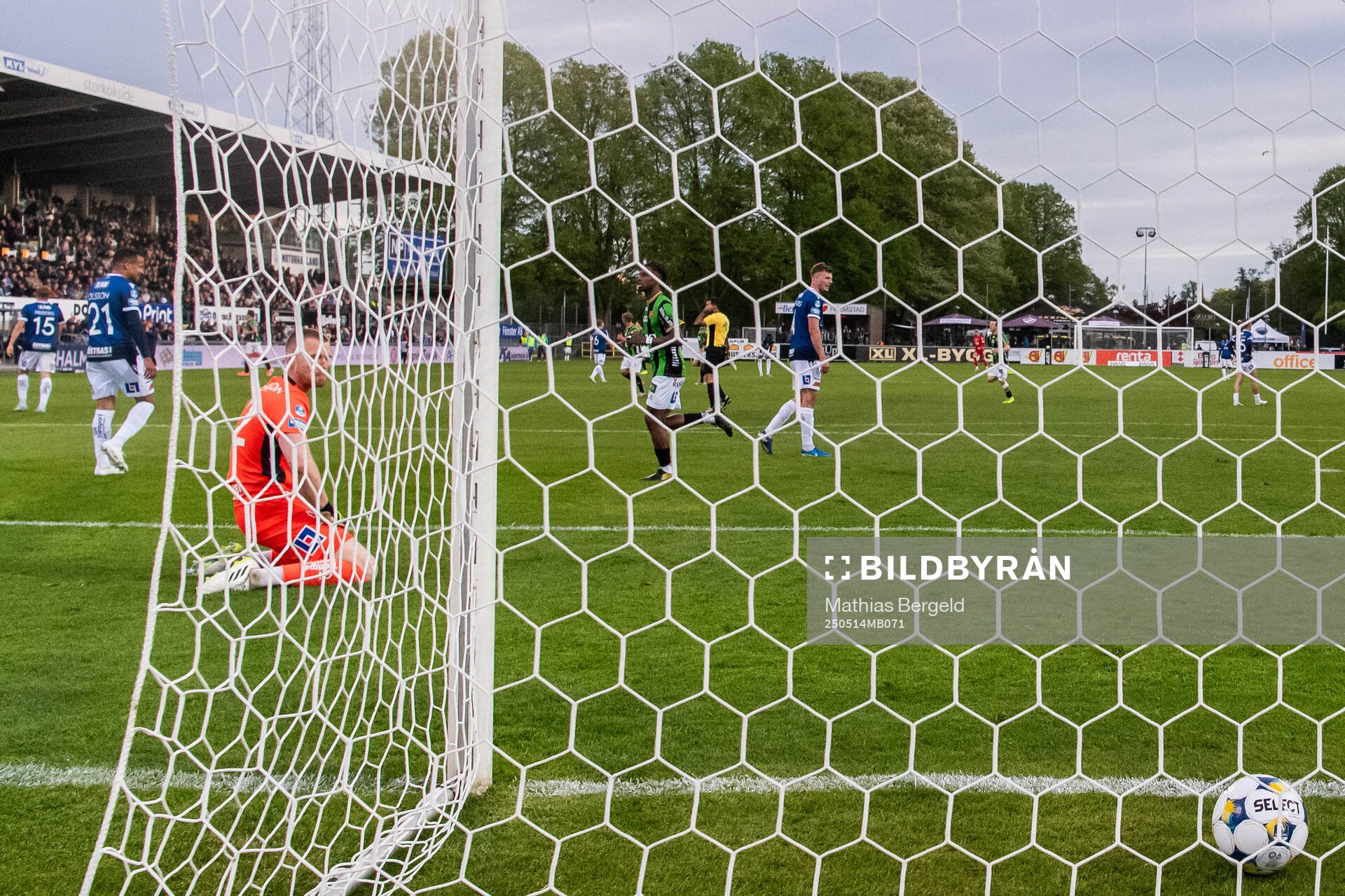 Halmstads Marcus Olsson, målvakt Tim Erlandsson och Filip