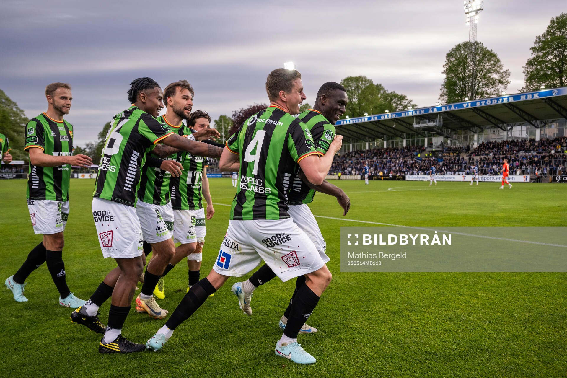 GAIS Gustav Lundgren, Chovanie Shakur Amatkarijo, Edvin Becirovic, Matteo de Brienne och Oskar Ågren jublar med Ibrahim Diabate efter att han gjort 1-3 under fotbollsmatchen i Allsvenskan mellan Halmstad och GAIS den 14 maj 2025 i Halmstad.