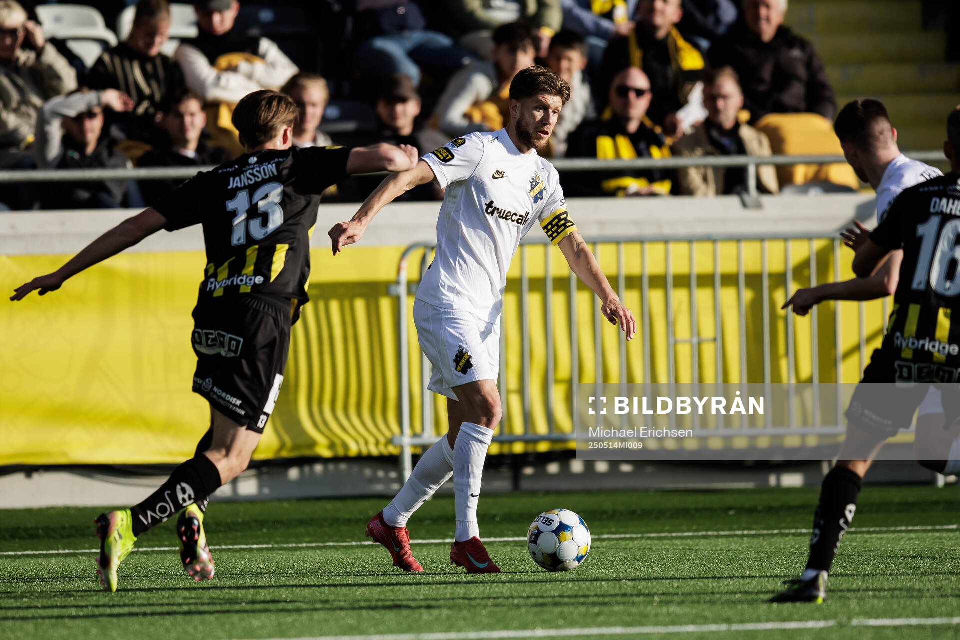 AIKs Anton Salétros under fotbollsmatchen i Allsvenskan mellan Häcken och AIK den 14 maj 2025 i Göteborg. 