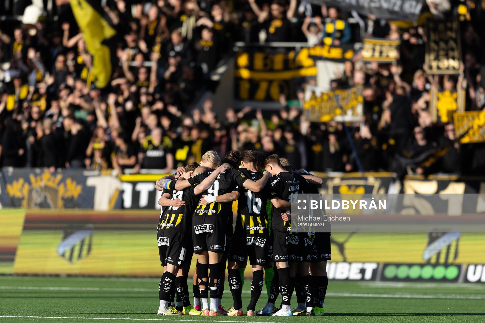 Häckens spelare samlade inför fotbollsmatchen i Allsvenskan mellan Häcken och AIK den 14 maj 2025 i Göteborg. 