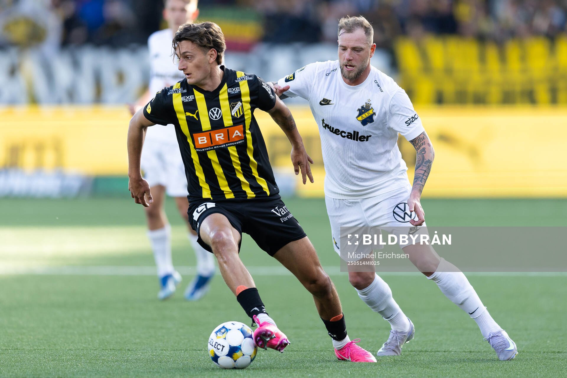 Häckens Silas Andersen och AIKs John Guidetti under fotbollsmatchen i Allsvenskan mellan Häcken och AIK den 14 maj 2025 i Göteborg. 