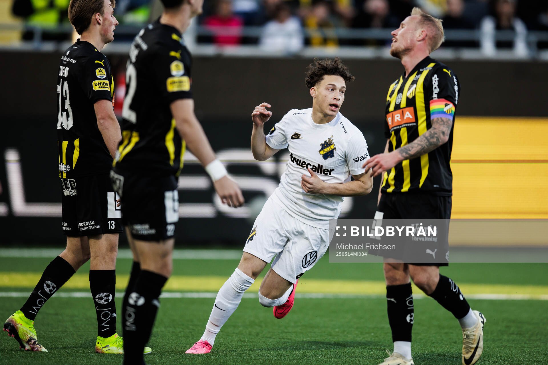 AIKs Victor Goncalves Andersson jublar efter 2-2 målet under fotbollsmatchen i Allsvenskan mellan Häcken och AIK den 14 maj 2025 i Göteborg. 