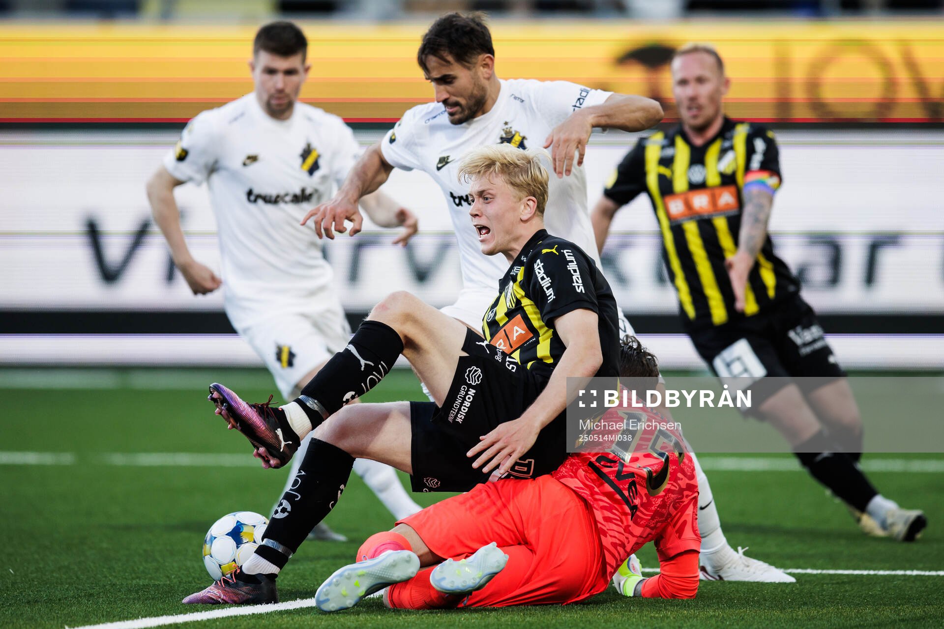 Häckens Isak Brusberg och AIKs målvakt Kristoffer