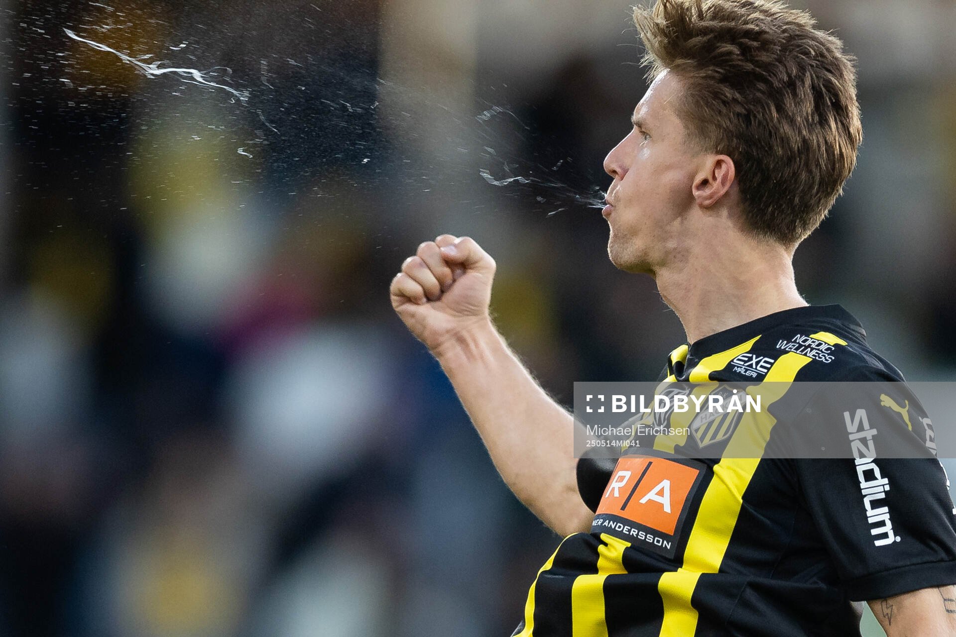 Häckens Samuel Leach Holm jublar efter 3-3 under fotbollsmatchen i Allsvenskan mellan Häcken och AIK den 14 maj 2025 i Göteborg. 