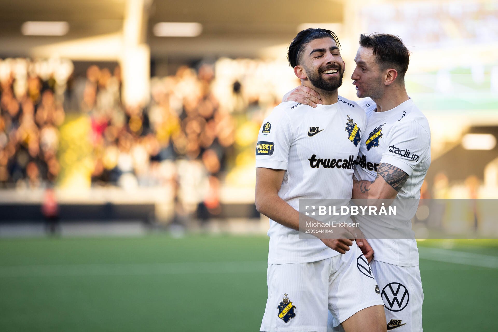 AIKs Andronikos Kakoullis jublar ihop med Bersant Celina