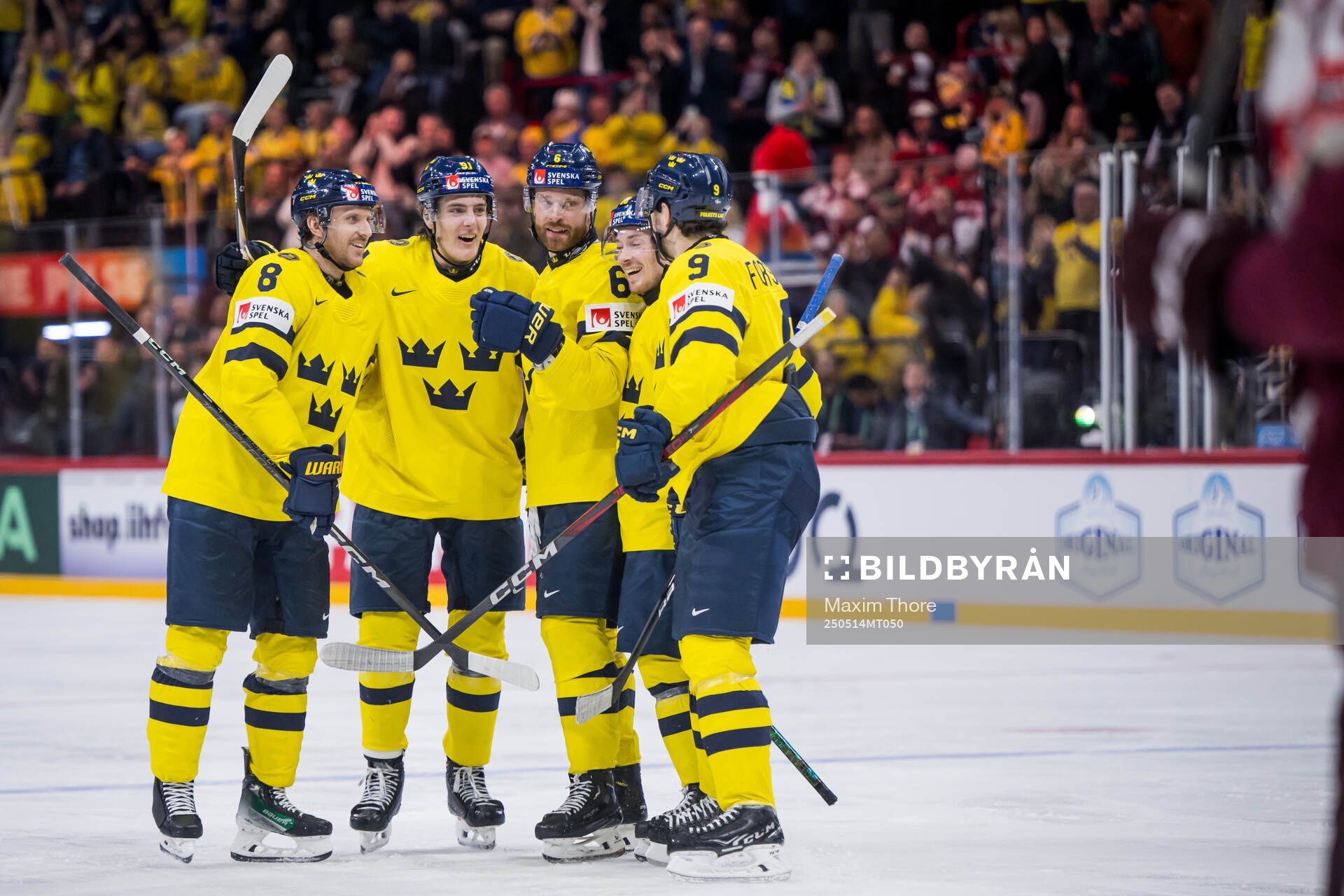 Adam Larsson celebrate with Jonas Brodin, Leo Carlsson and