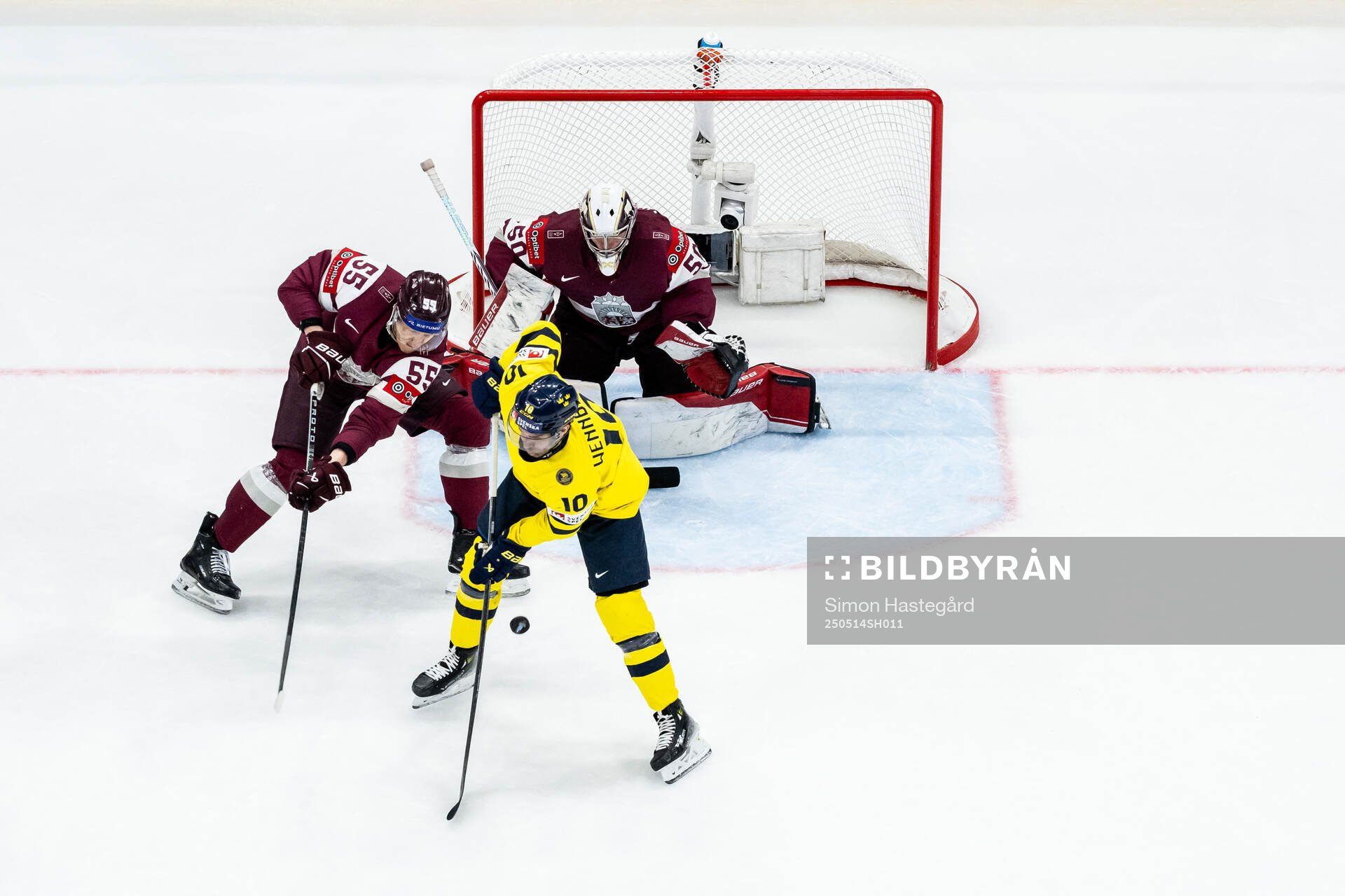 Alexander Wennberg of Sweden against Roberts Mamcics and