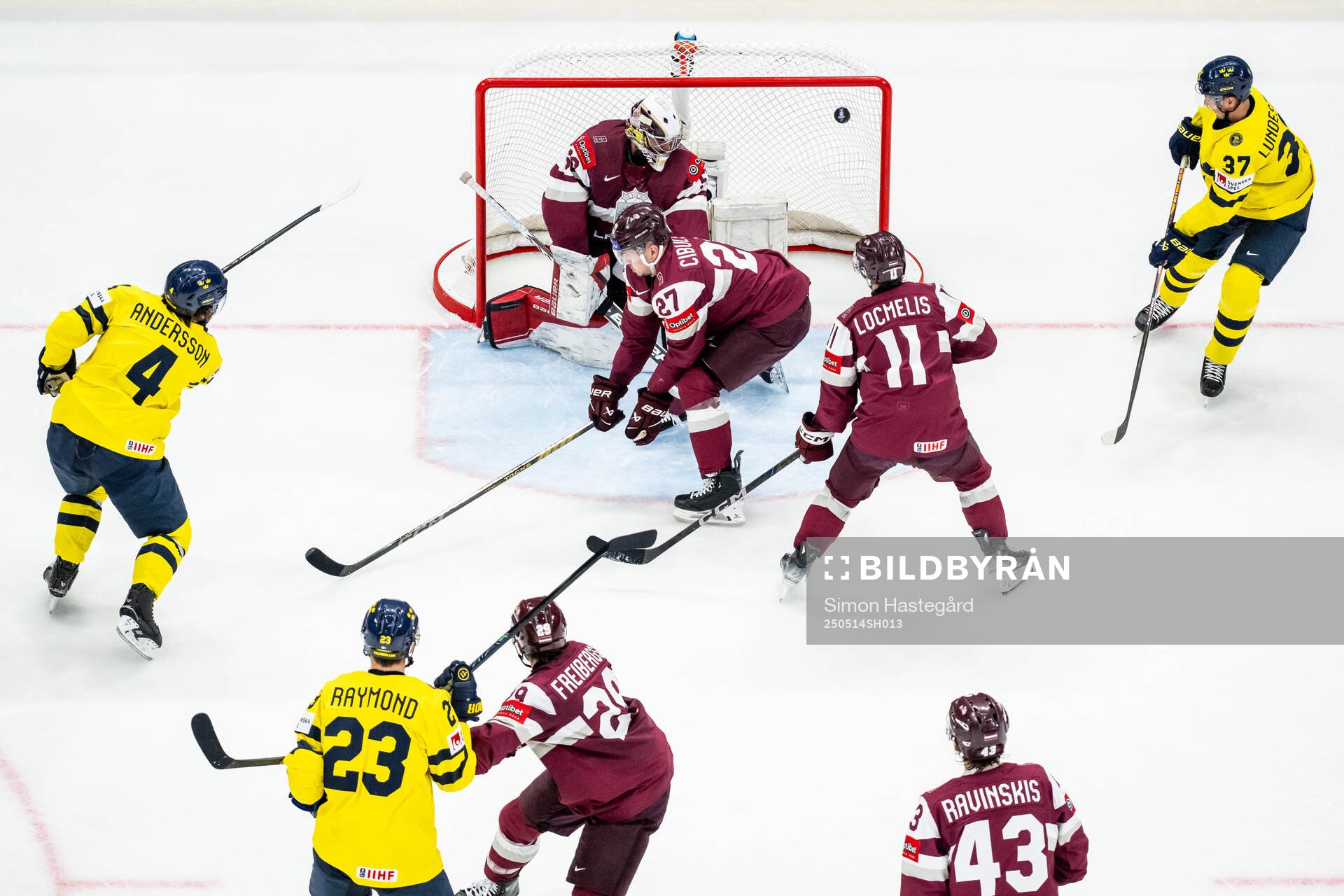Rasmus Andersson of Sweden scores the 0-1 goal against