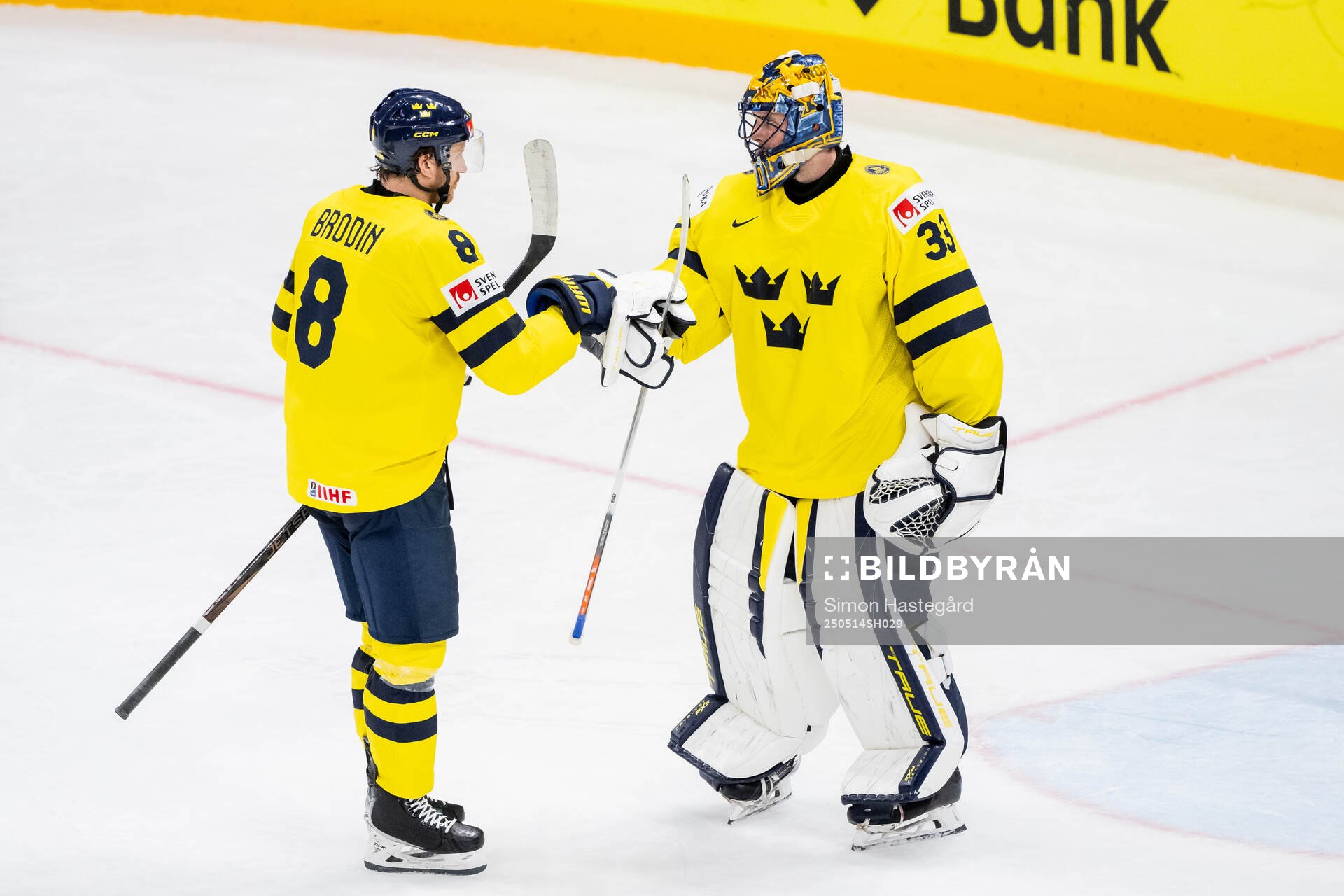 Jonas Brodin and goaltender Samuel Ersson of Sweden