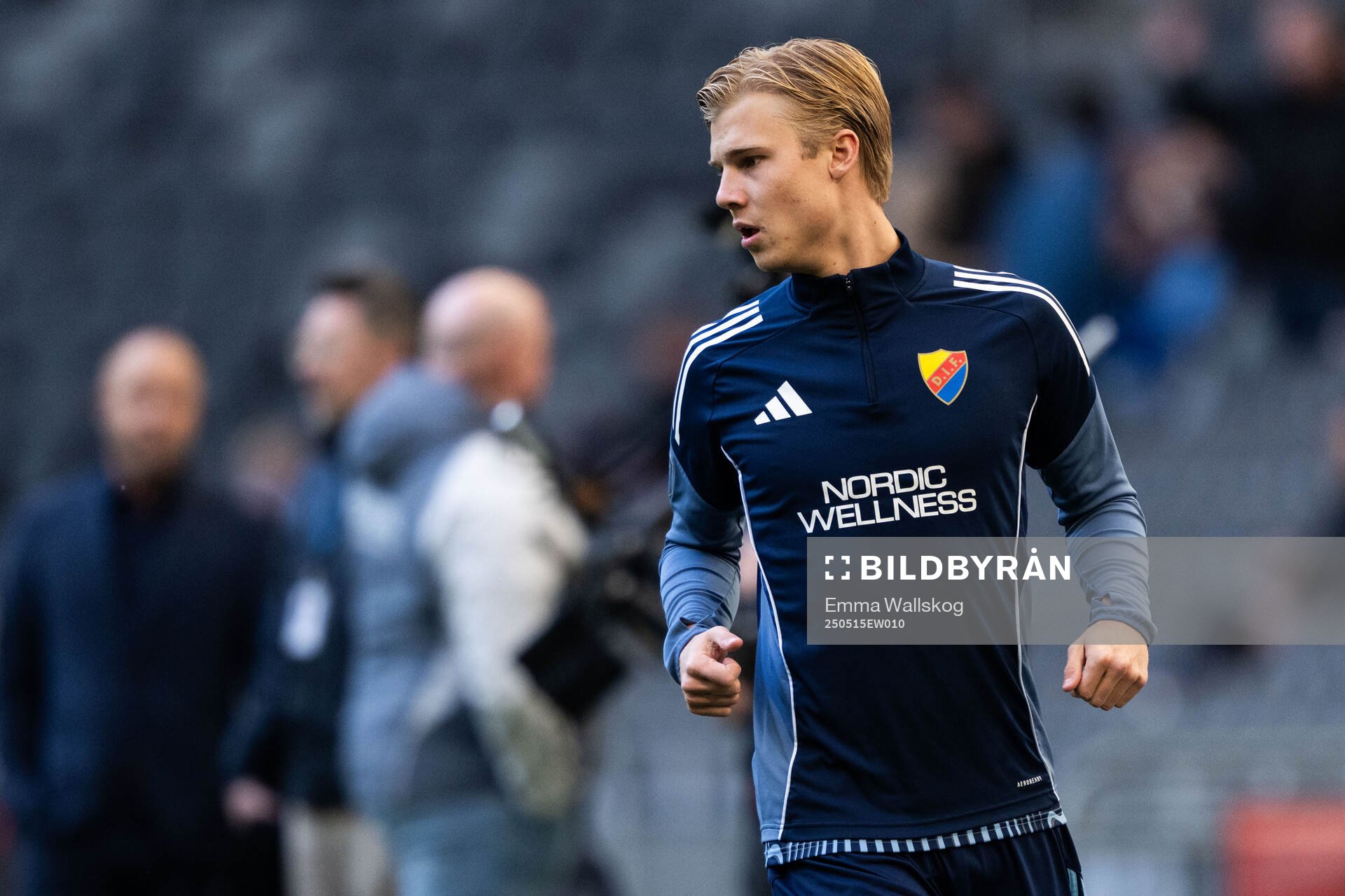 Djurgårdens Theo Bergvall inför fotbollsmatchen i Allsvenskan mellan Djurgården och Mjällby den 15 maj 2025 i Stockholm. 