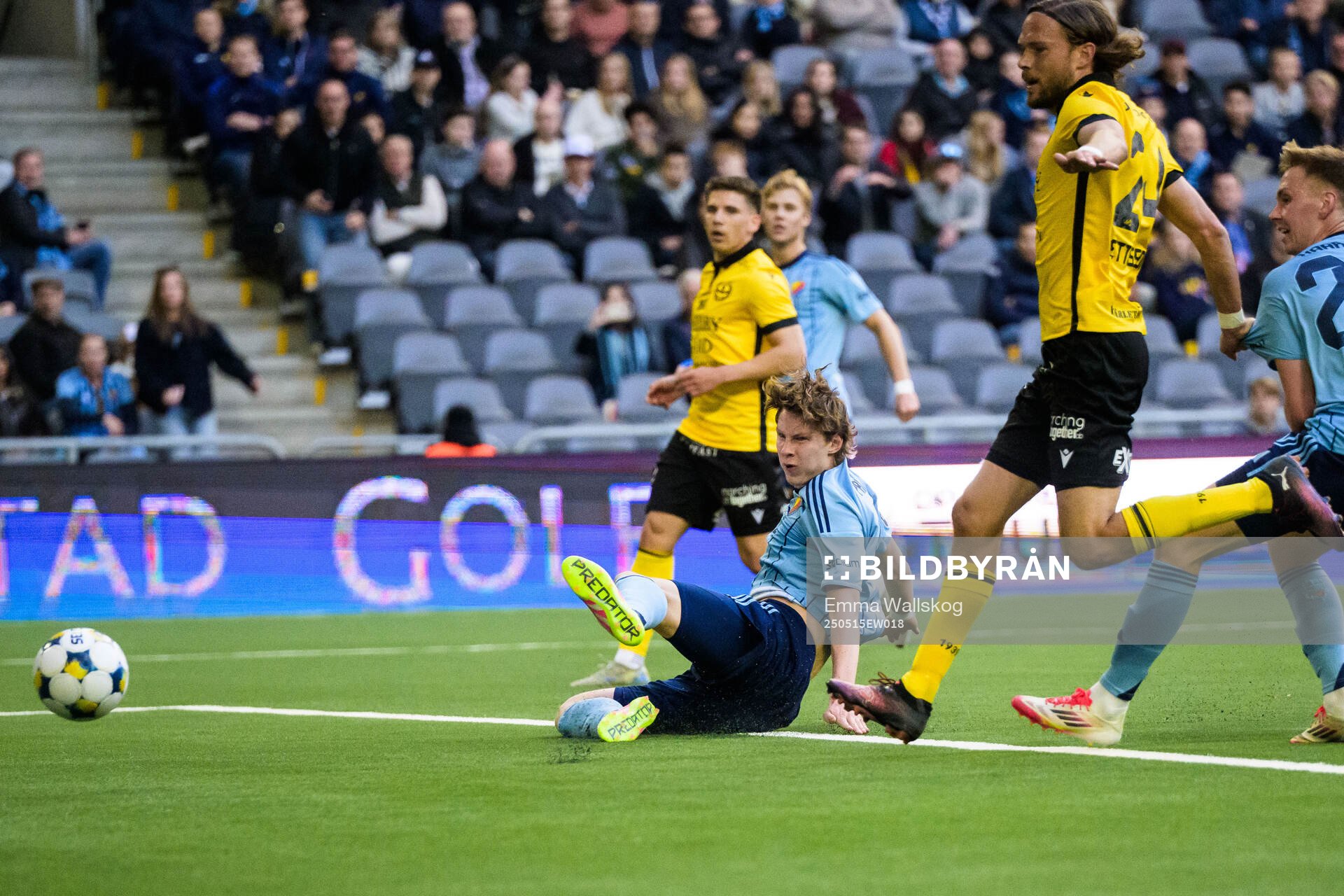 Djurgårdens August Priske Flyger gör 1-0 målet