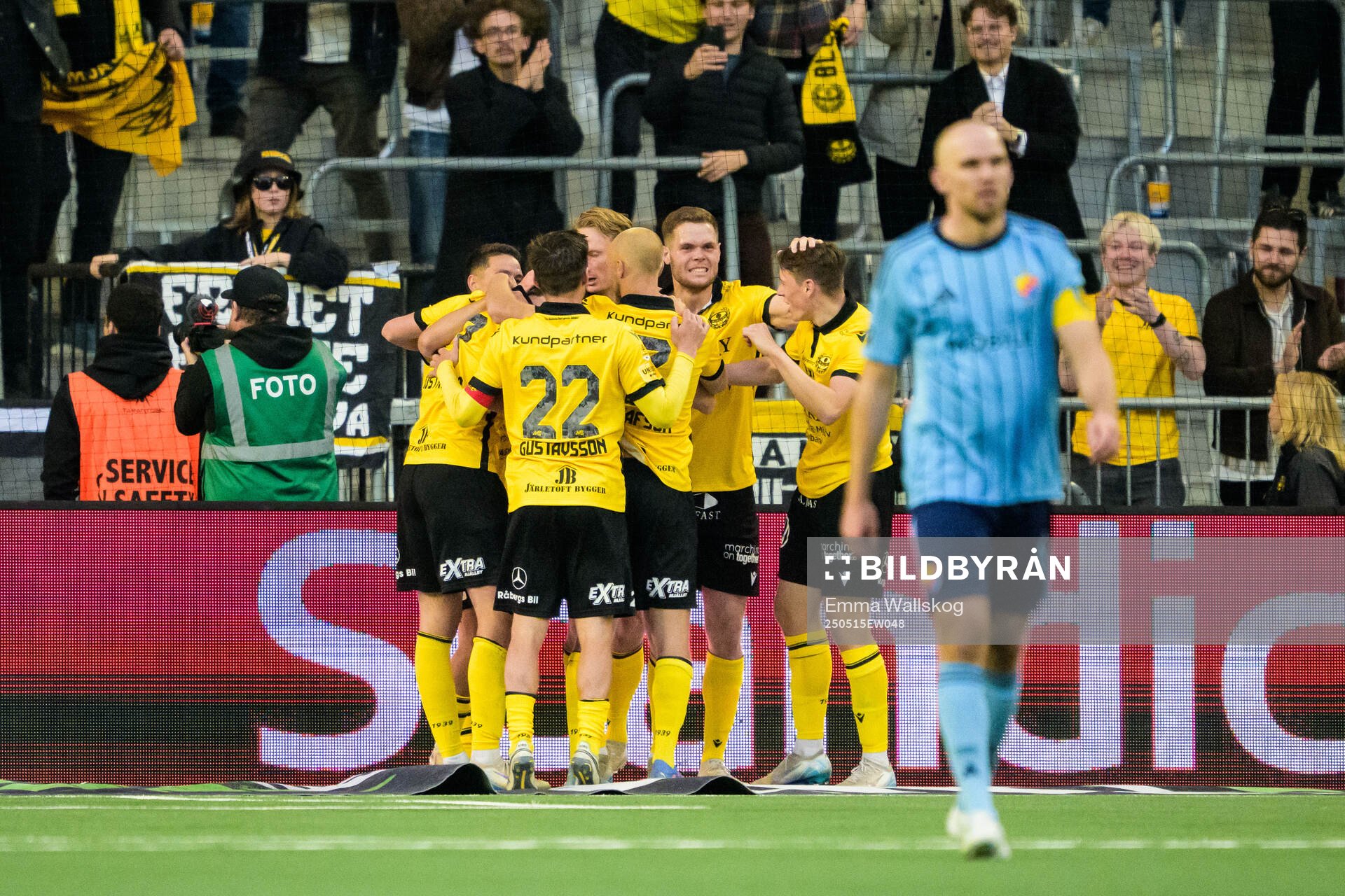 Mjällbys Alexander Johansson jublar efter 1-3 målet under fotbollsmatchen i Allsvenskan mellan Djurgården och Mjällby den 15 maj 2025 i Stockholm.