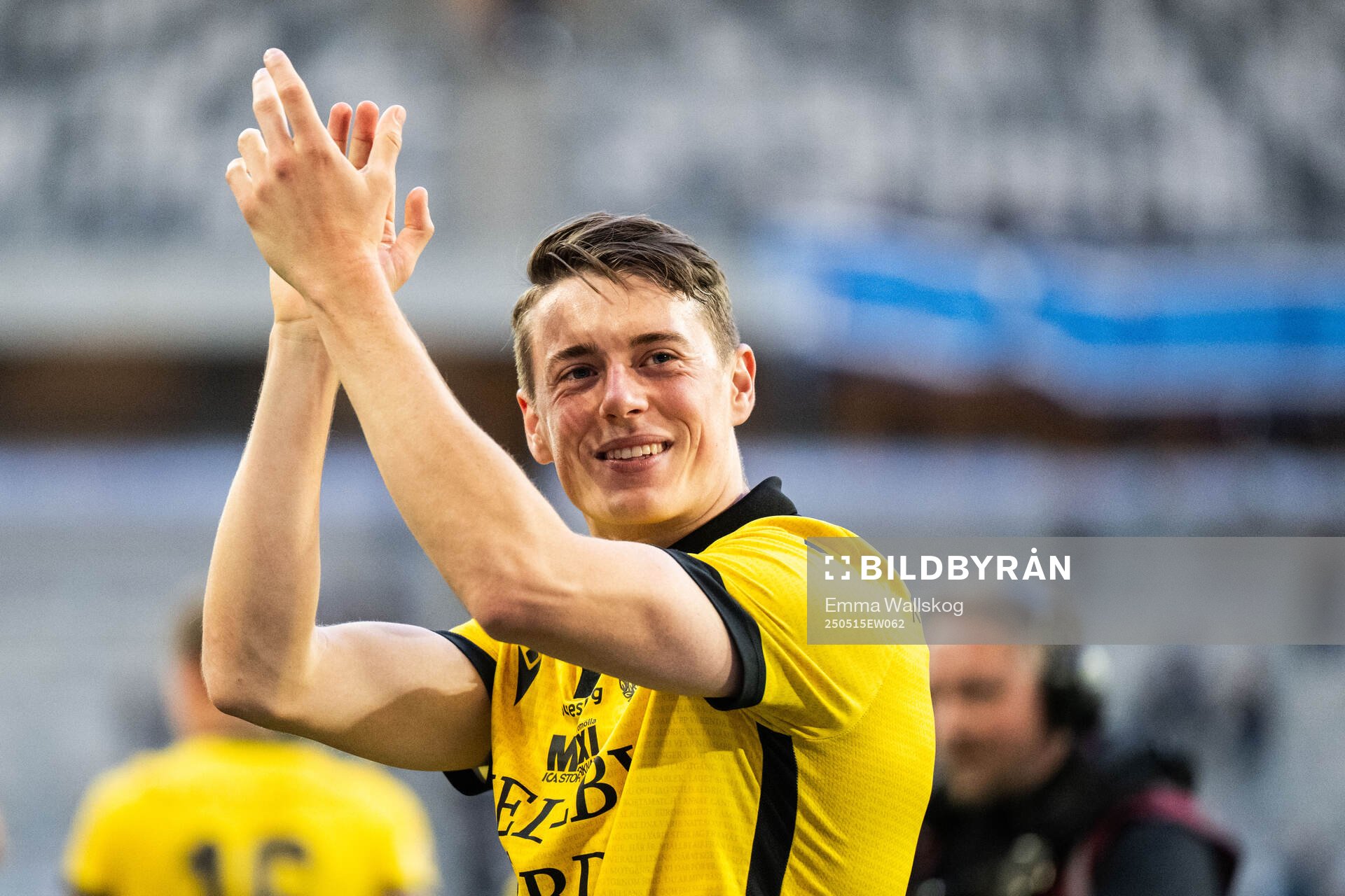 Mjällbys Elliot Stroud jublar efter fotbollsmatchen i Allsvenskan mellan Djurgården och Mjällby den 15 maj 2025 i Stockholm. 