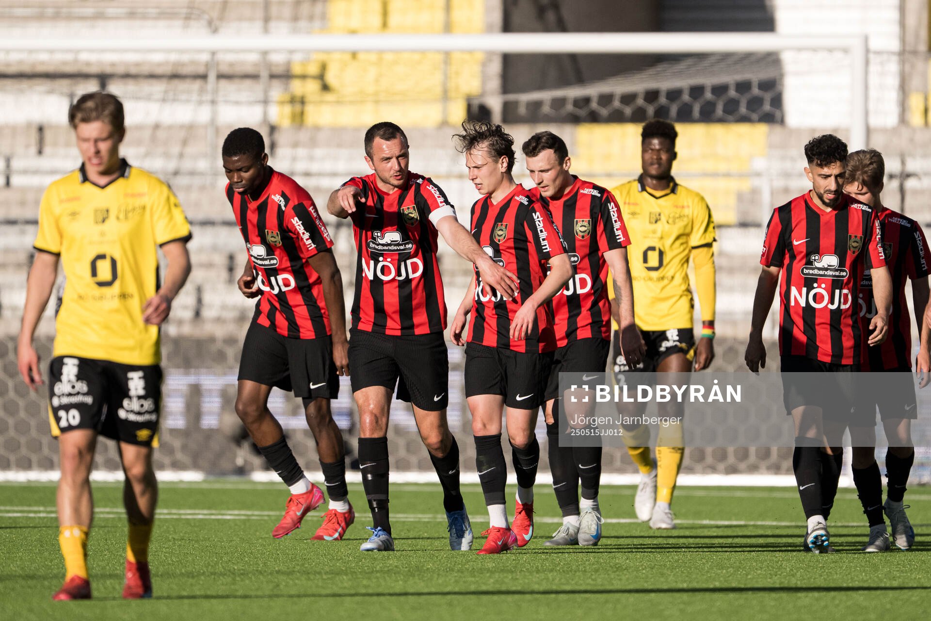 Brommapojkarnas spelare jublar efter 2-2 målet under fotbollsmatchen i Allsvenskan mellan Elfsborg och Brommapojkarna den 15 maj 2025 i Borås.