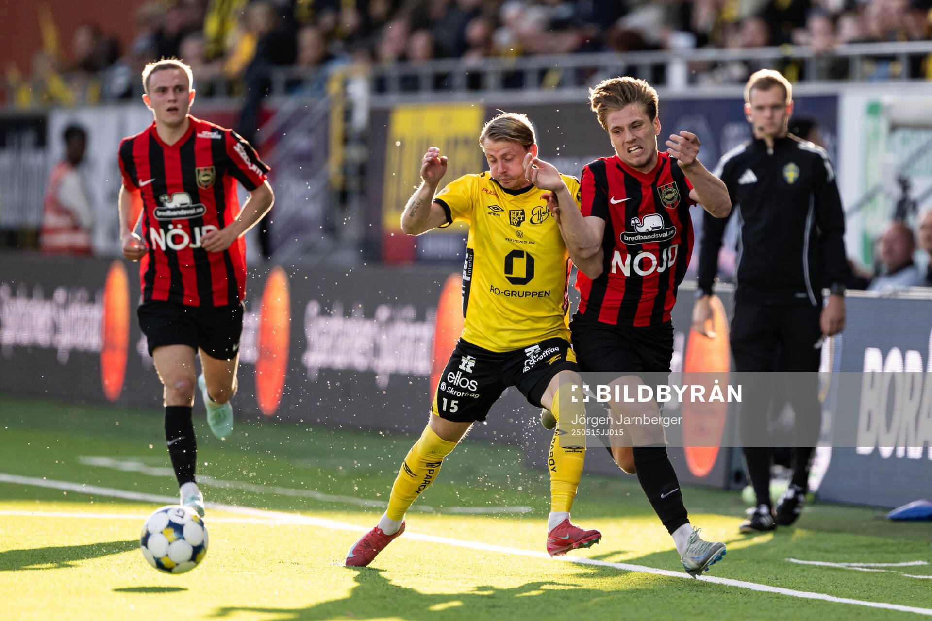 Elfsborgs Simon Hedlund och Brommapojkarnas Oliver Zandén under fotbollsmatchen i Allsvenskan mellan Elfsborg och Brommapojkarna den 15 maj 2025 i Borås.