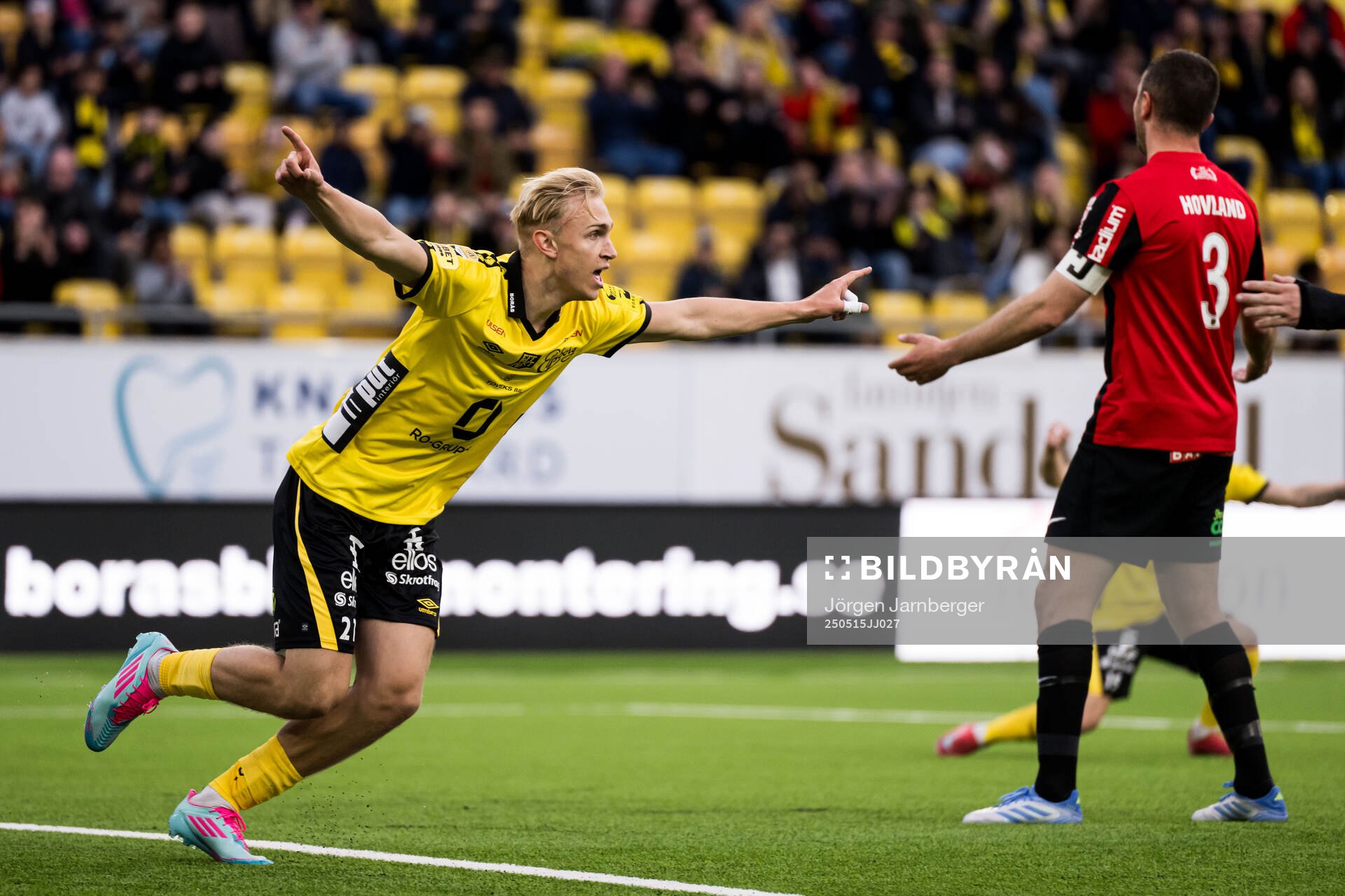 Elfsborgs Leo Östman jublar efter 3-2 målet under fotbollsmatchen i Allsvenskan mellan Elfsborg och Brommapojkarna den 15 maj 2025 i Borås.