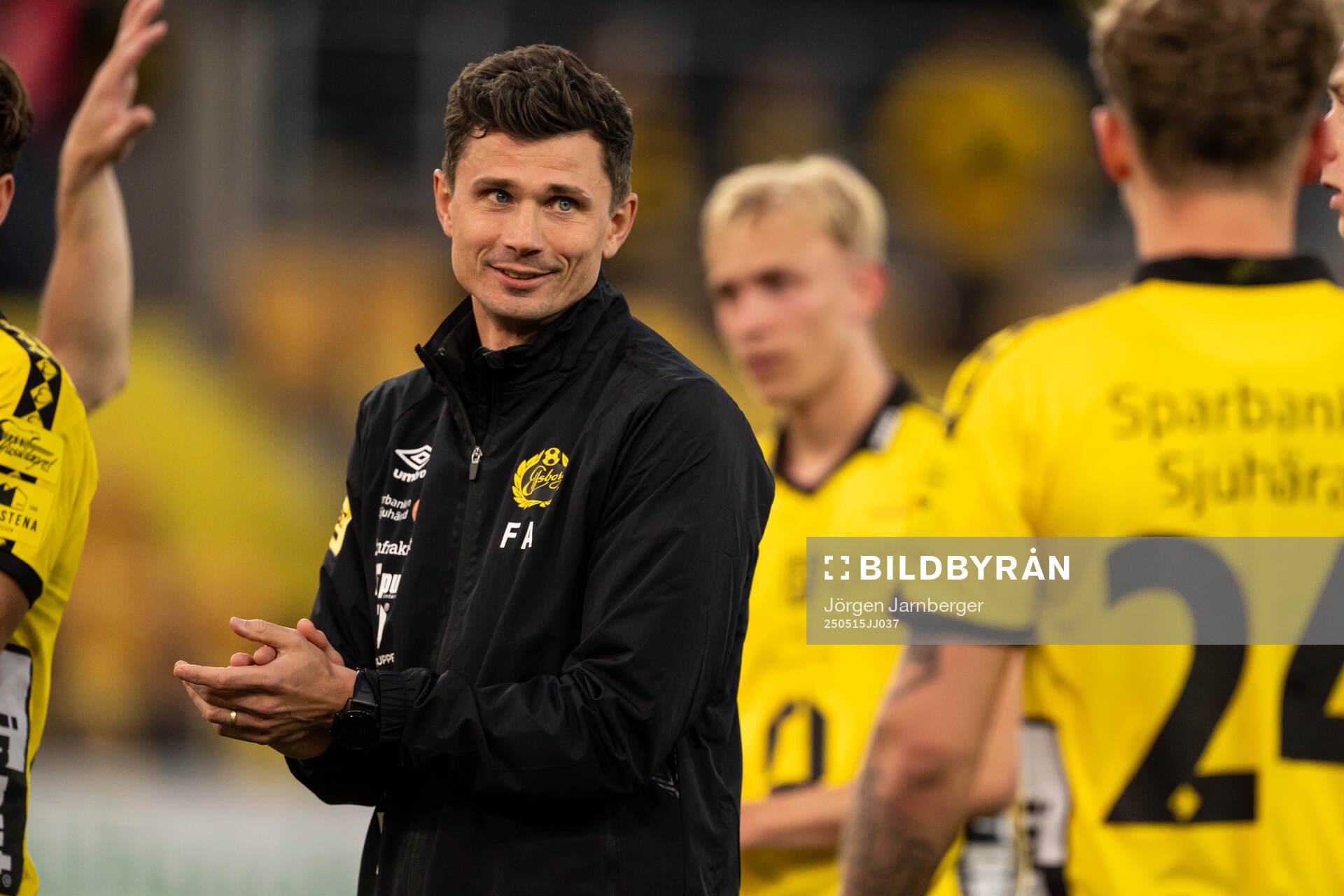 Elfsborgs assisterande tränare Fredrik Ahlstrand jublar efter fotbollsmatchen i Allsvenskan mellan Elfsborg och Brommapojkarna den 15 maj 2025 i Borås.
