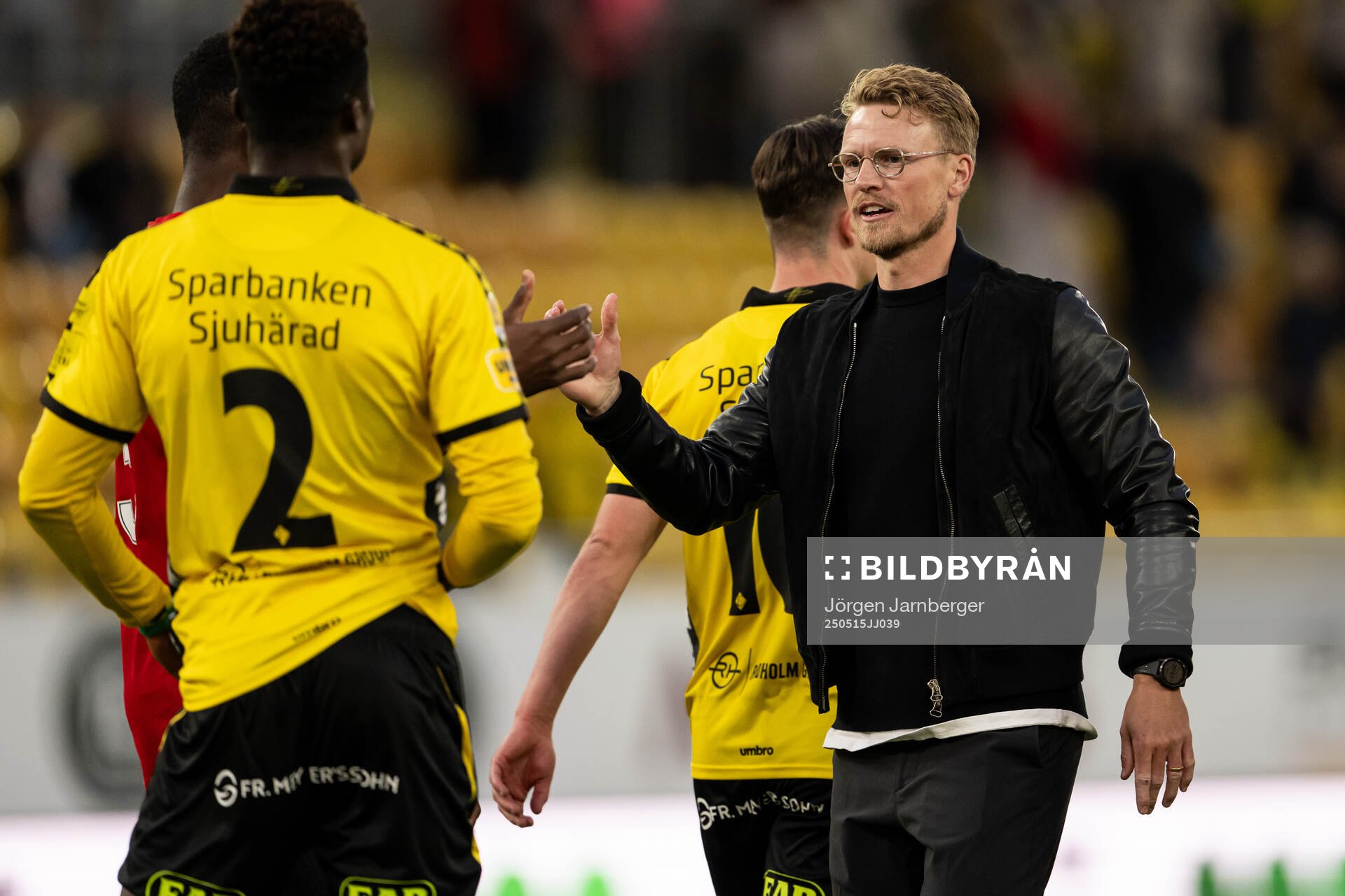 Elfsborgs tränare Oscar Hiljemark jublar efter fotbollsmatchen i Allsvenskan mellan Elfsborg och Brommapojkarna den 15 maj 2025 i Borås.